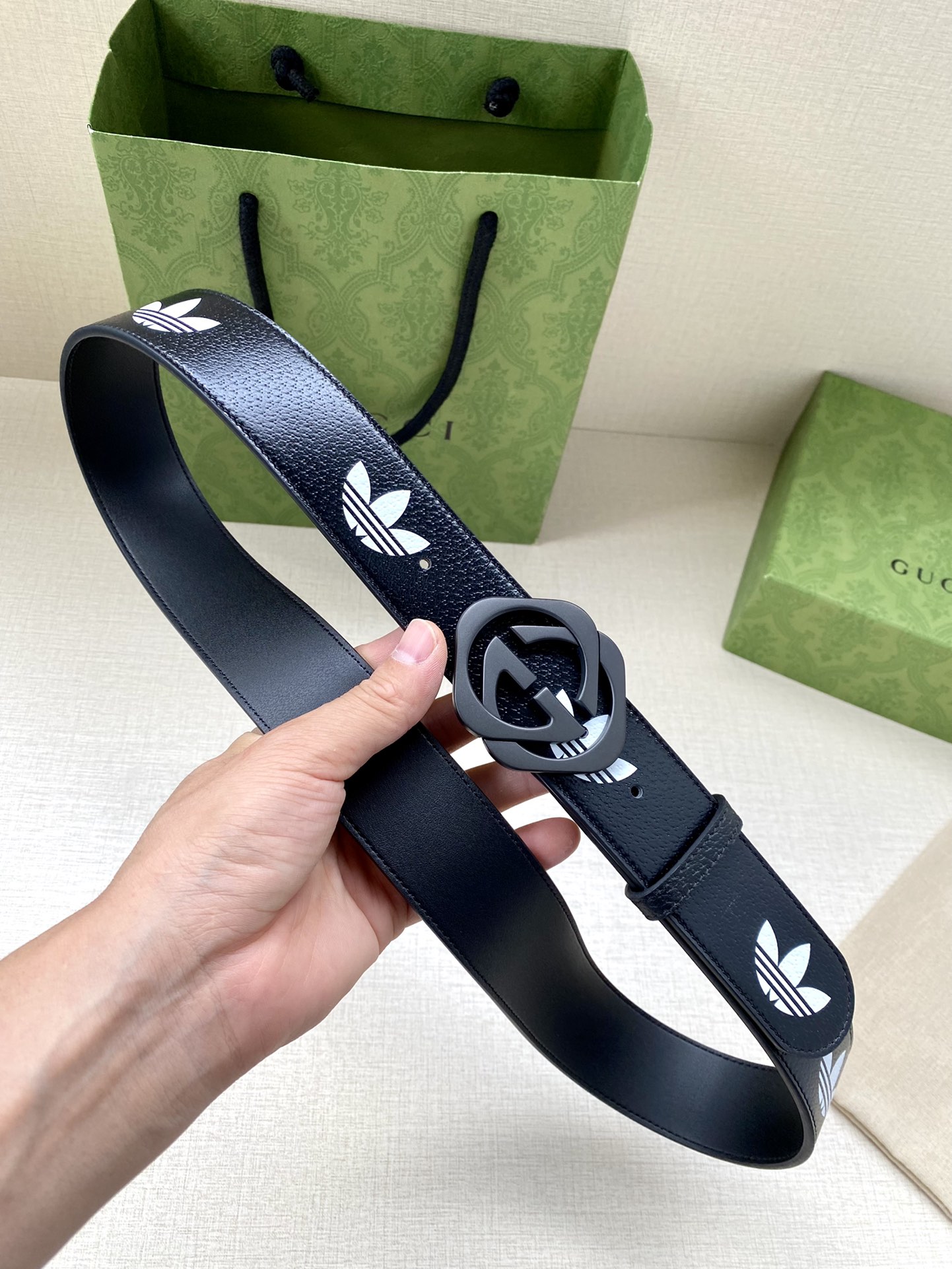 Gucci 精品仿製聯名黑色女皮帶 Adidas圖騰設計款｜歐美奢侈品精品推薦