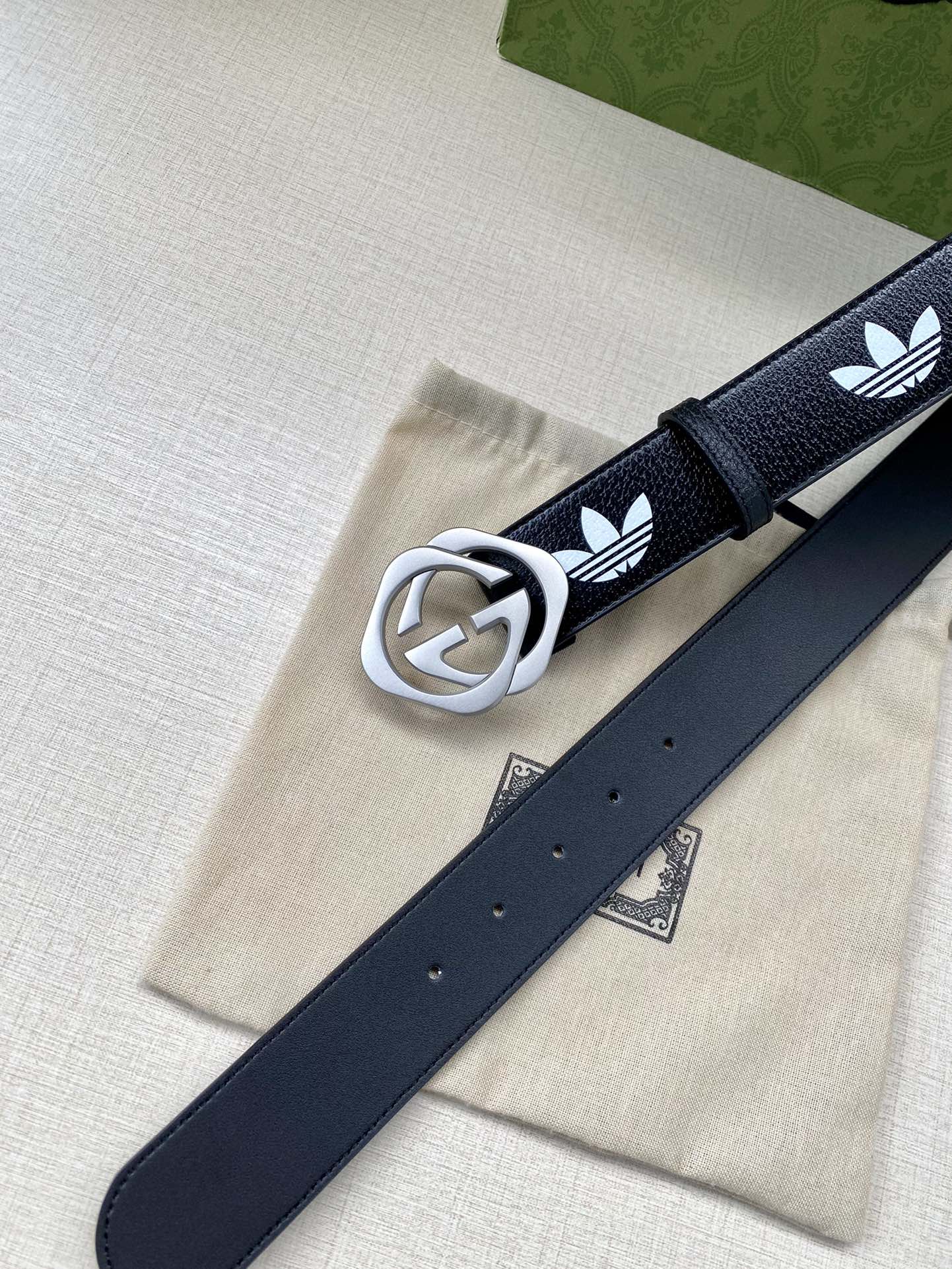 Gucci 精品仿製聯名黑色女皮帶 Adidas圖騰設計款｜歐美奢侈品精品推薦
