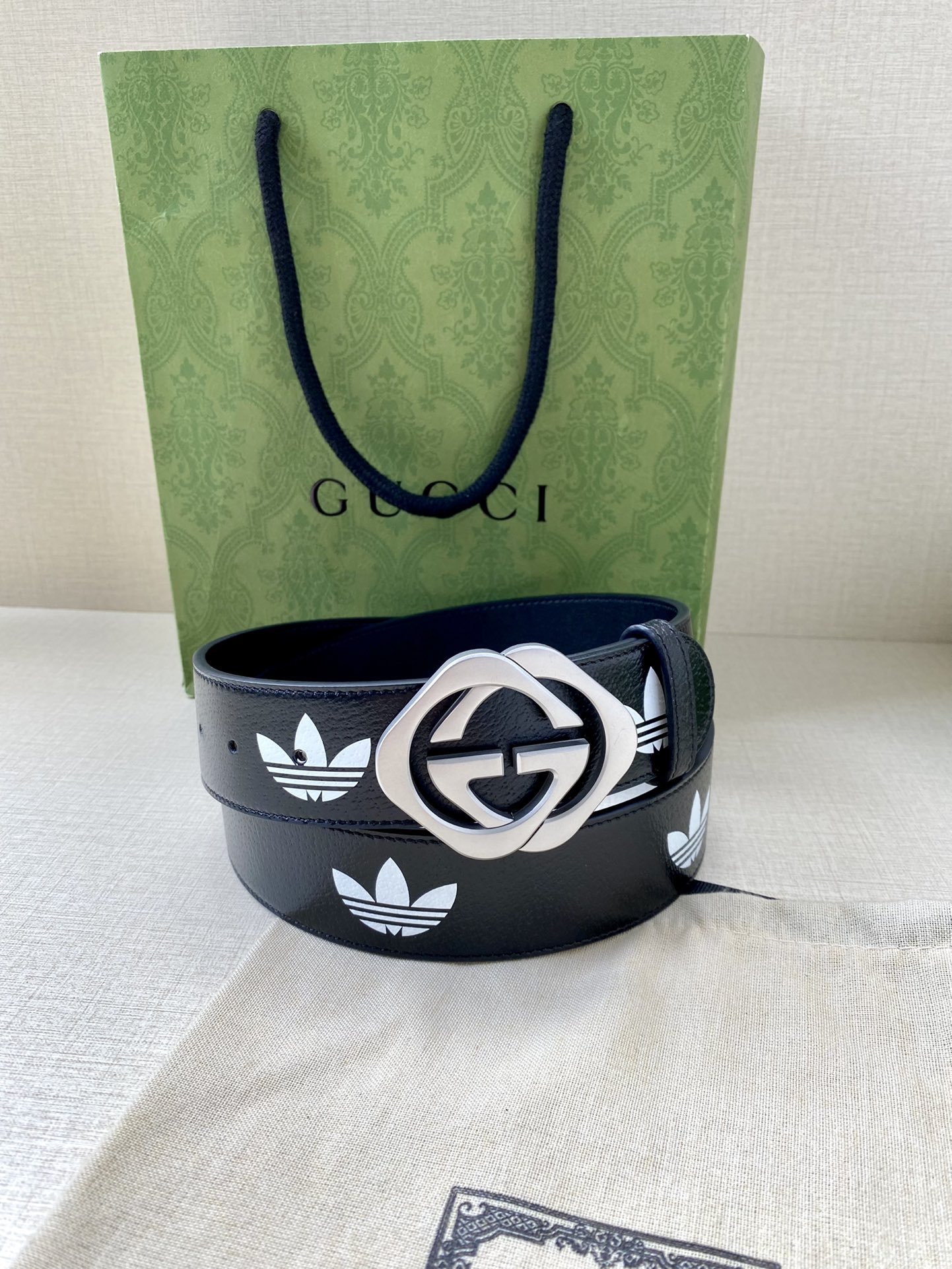 Gucci 精品仿製聯名黑色女皮帶 Adidas圖騰設計款