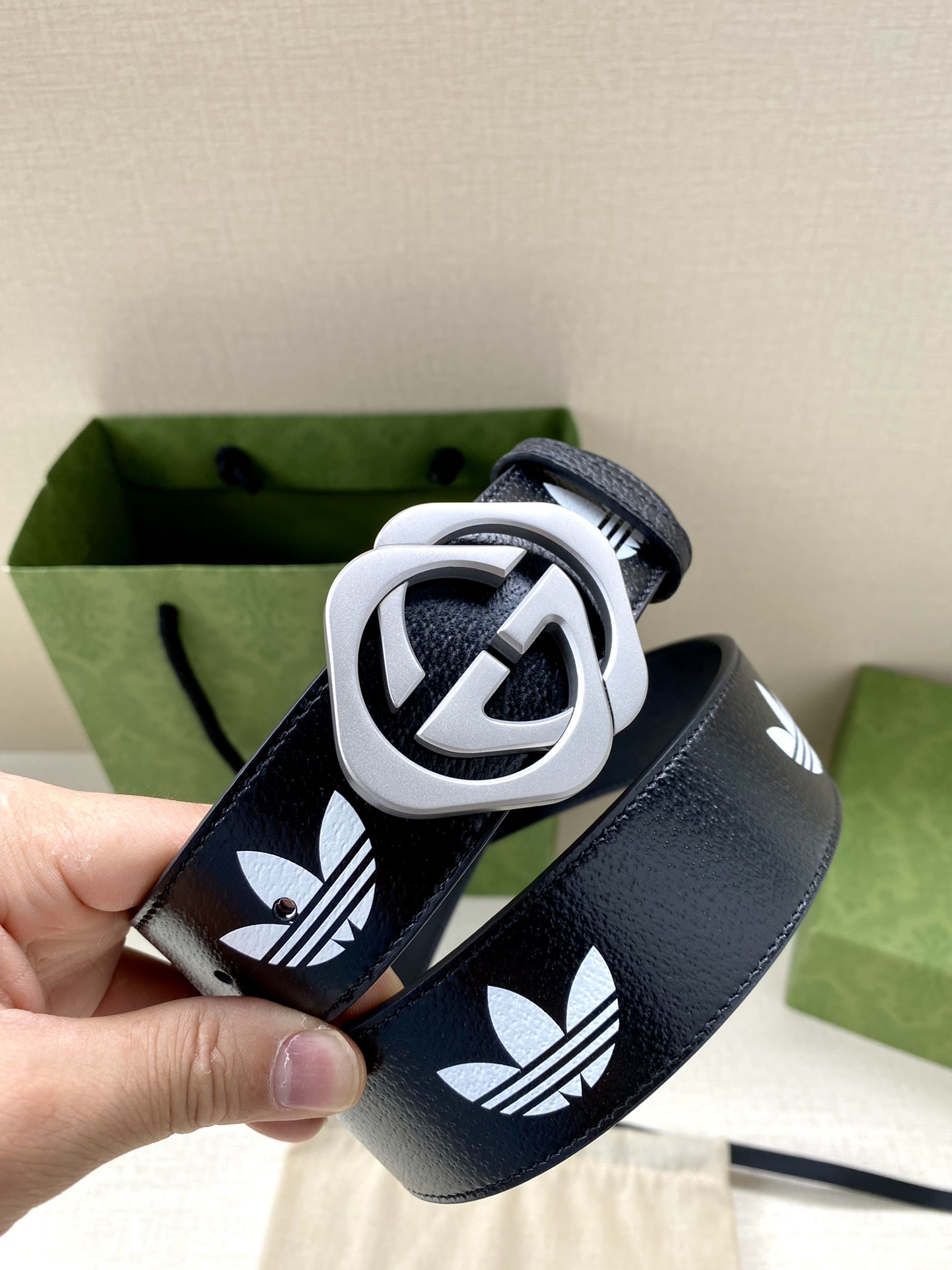 Gucci 精品仿製聯名黑色女皮帶 Adidas圖騰設計款｜歐美奢侈品精品推薦