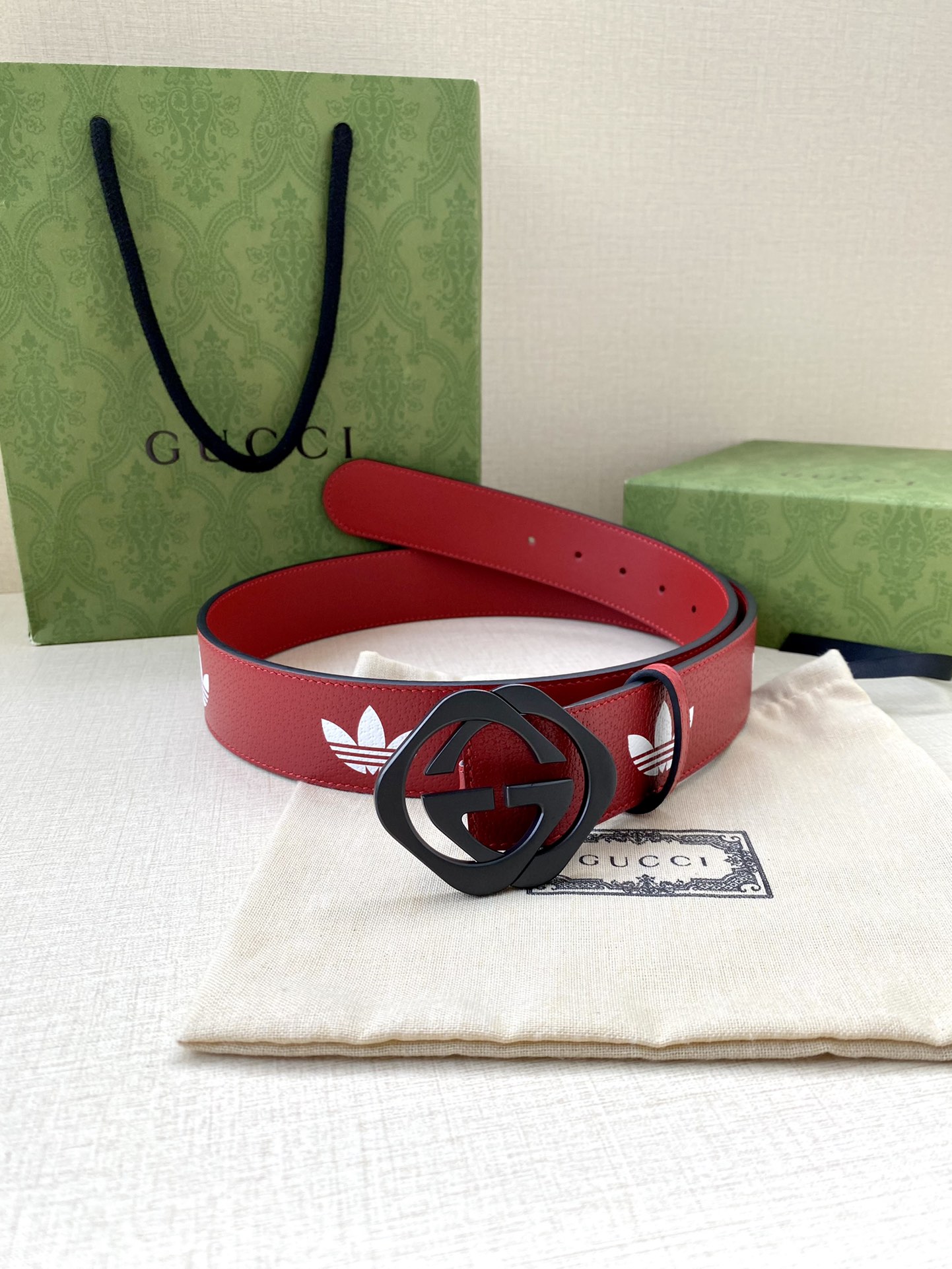 Gucci 女士聯名紅色皮帶 高仿Adidas風格撞色款式|超A仿原單精品圖片 12 Gucci 女士聯名紅色皮帶 高仿Adidas風格撞色款式|歐美奢侈品精品推薦