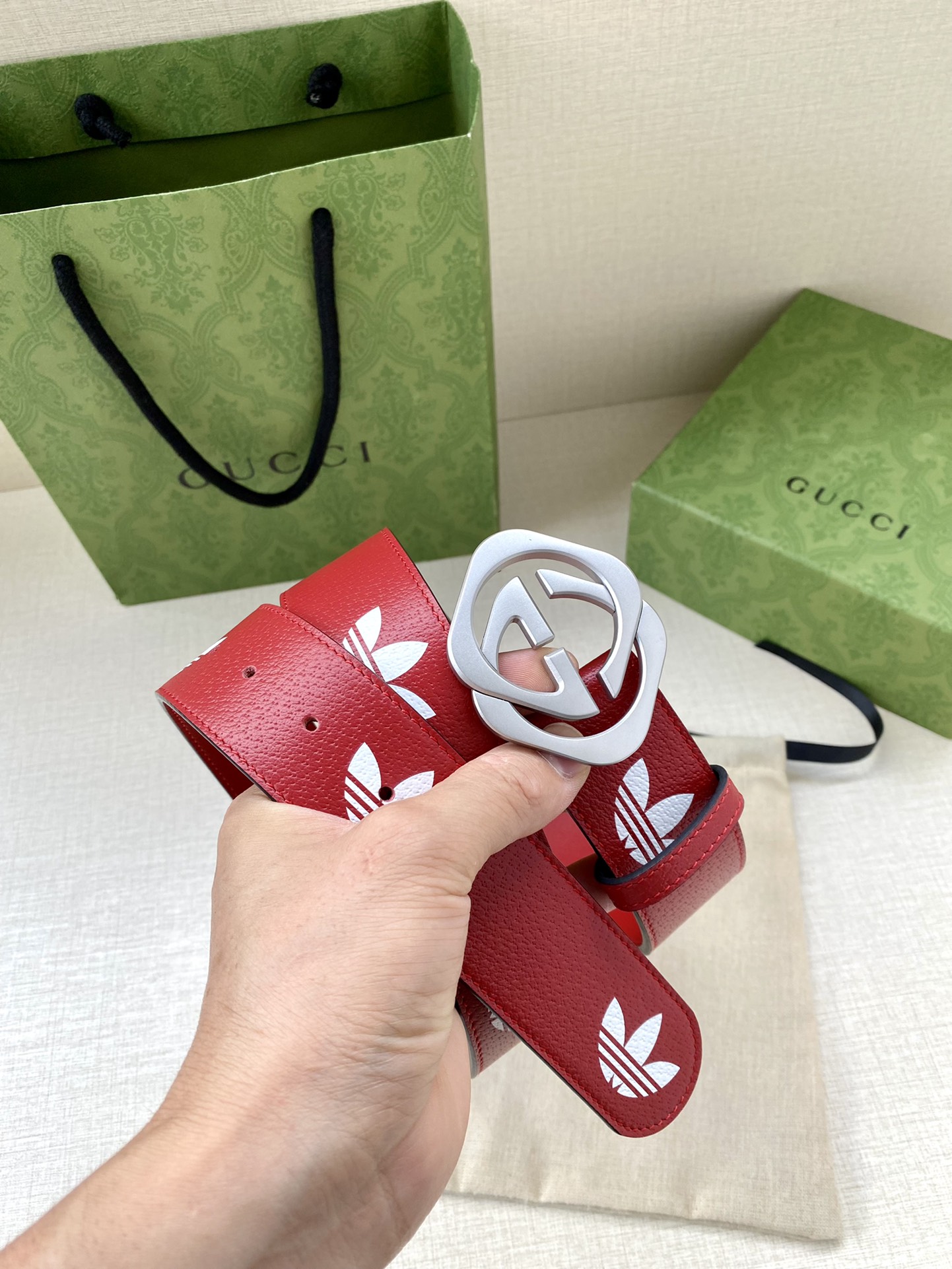 Gucci 女士聯名紅色皮帶 高仿Adidas風格撞色款式|超A仿原單精品圖片 11 Gucci 女士聯名紅色皮帶 高仿Adidas風格撞色款式|歐美奢侈品精品推薦