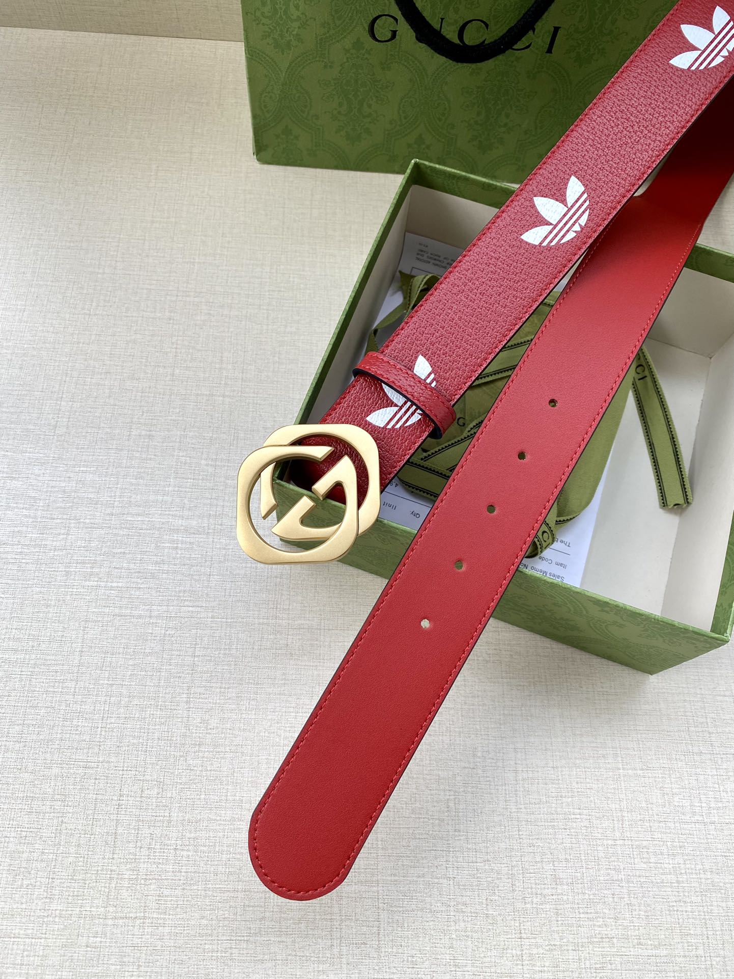 Gucci 女士聯名紅色皮帶 高仿Adidas風格撞色款式|超A仿原單精品圖片 7 Gucci 女士聯名紅色皮帶 高仿Adidas風格撞色款式|歐美奢侈品精品推薦