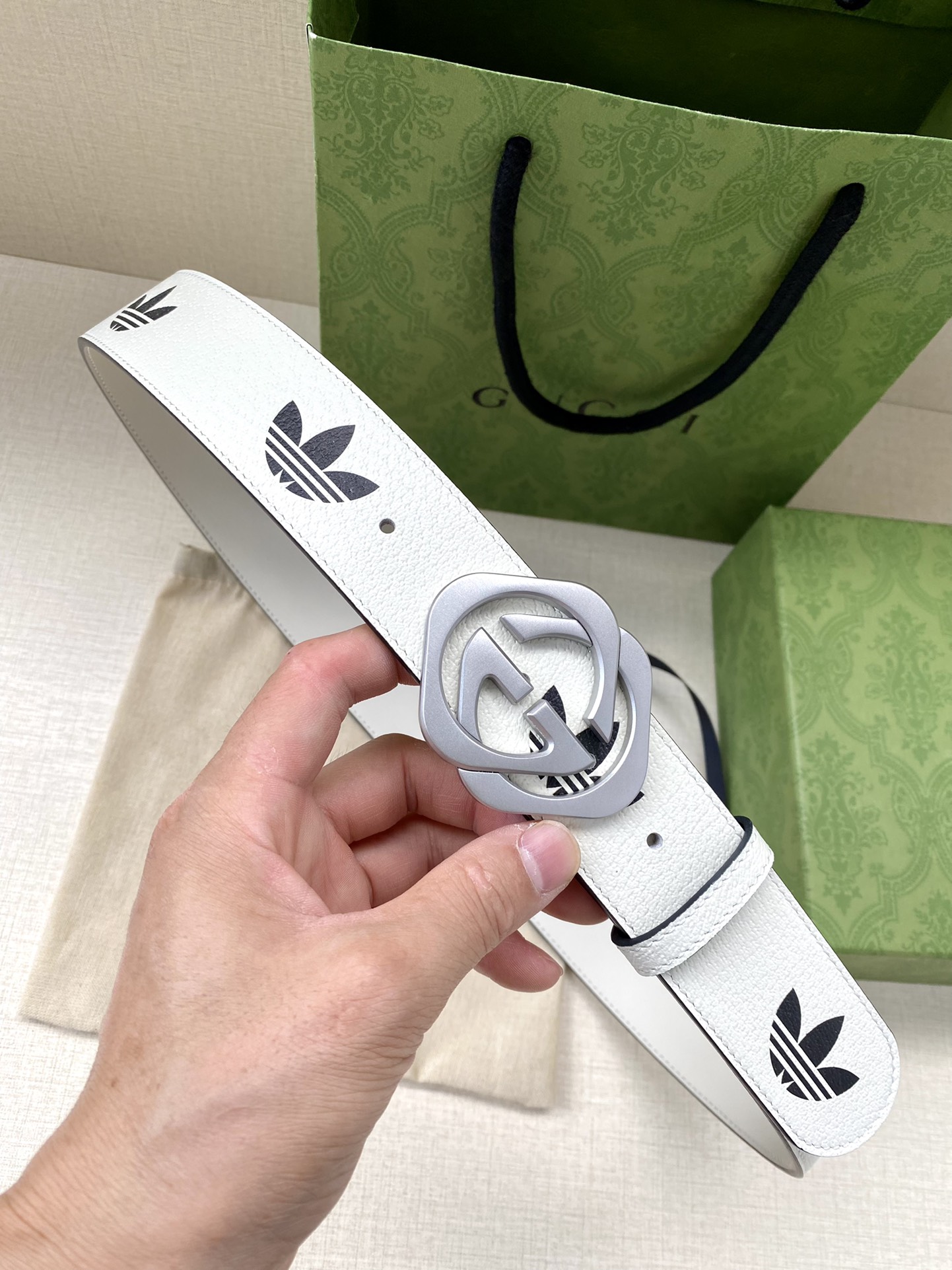 Gucci 高仿白色聯名皮帶 女款青春活力雙品牌設計|超A仿原單精品圖片 13 Gucci 高仿白色聯名皮帶 女款青春活力雙品牌設計|歐美奢侈品精品推薦