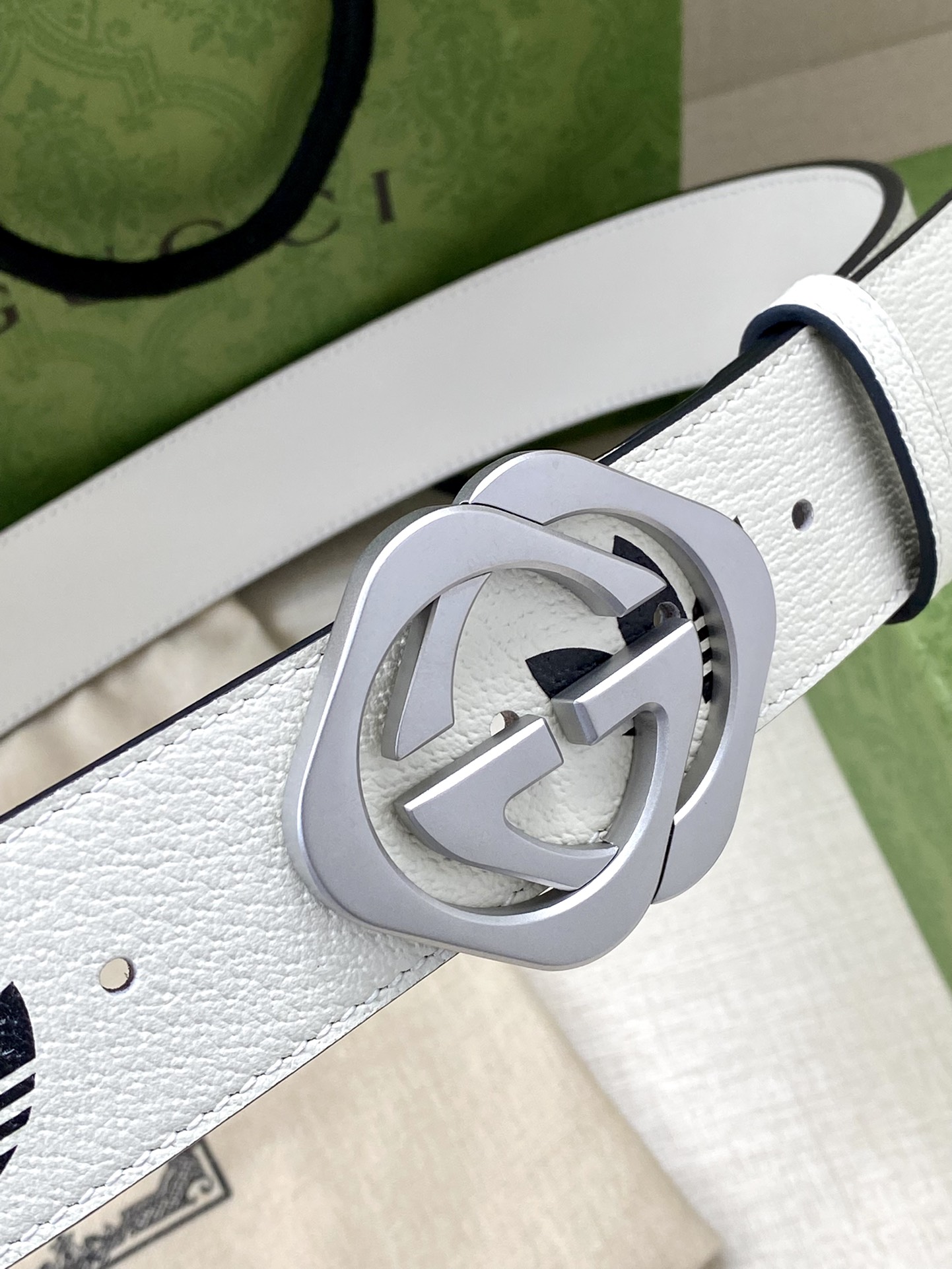 Gucci 高仿白色聯名皮帶 女款青春活力雙品牌設計|超A仿原單精品圖片 12 Gucci 高仿白色聯名皮帶 女款青春活力雙品牌設計|歐美奢侈品精品推薦