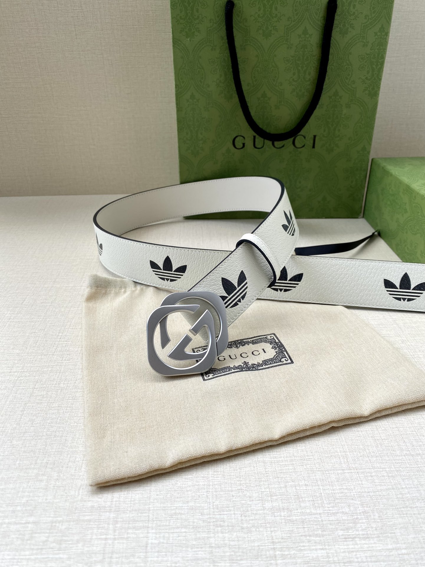 Gucci 高仿白色聯名皮帶 女款青春活力雙品牌設計|超A仿原單精品圖片 11 Gucci 高仿白色聯名皮帶 女款青春活力雙品牌設計|歐美奢侈品精品推薦