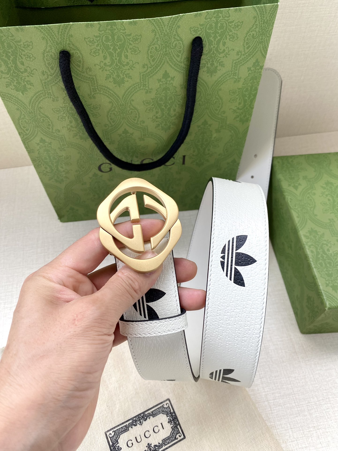 Gucci 高仿白色聯名皮帶 女款青春活力雙品牌設計|超A仿原單精品圖片 10 Gucci 高仿白色聯名皮帶 女款青春活力雙品牌設計|歐美奢侈品精品推薦