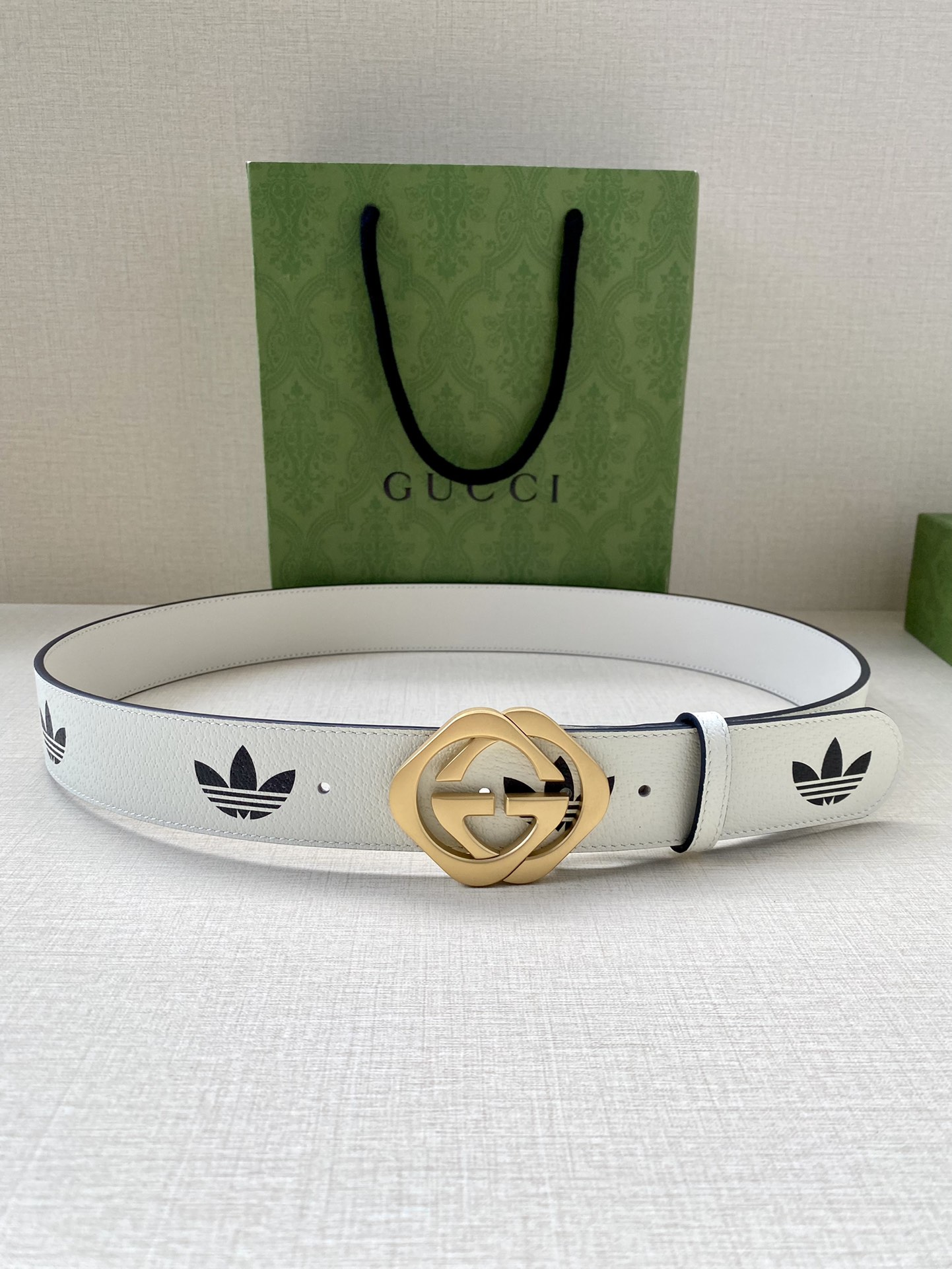 Gucci 高仿白色聯名皮帶 女款青春活力雙品牌設計|超A仿原單精品圖片 9 Gucci 高仿白色聯名皮帶 女款青春活力雙品牌設計|歐美奢侈品精品推薦