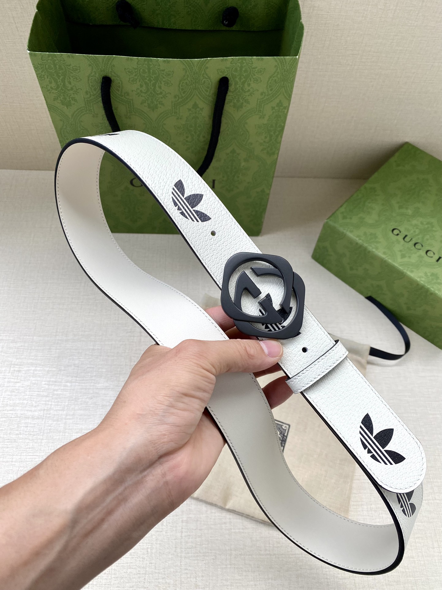 Gucci 高仿白色聯名皮帶 女款青春活力雙品牌設計|超A仿原單精品圖片 7 Gucci 高仿白色聯名皮帶 女款青春活力雙品牌設計|歐美奢侈品精品推薦