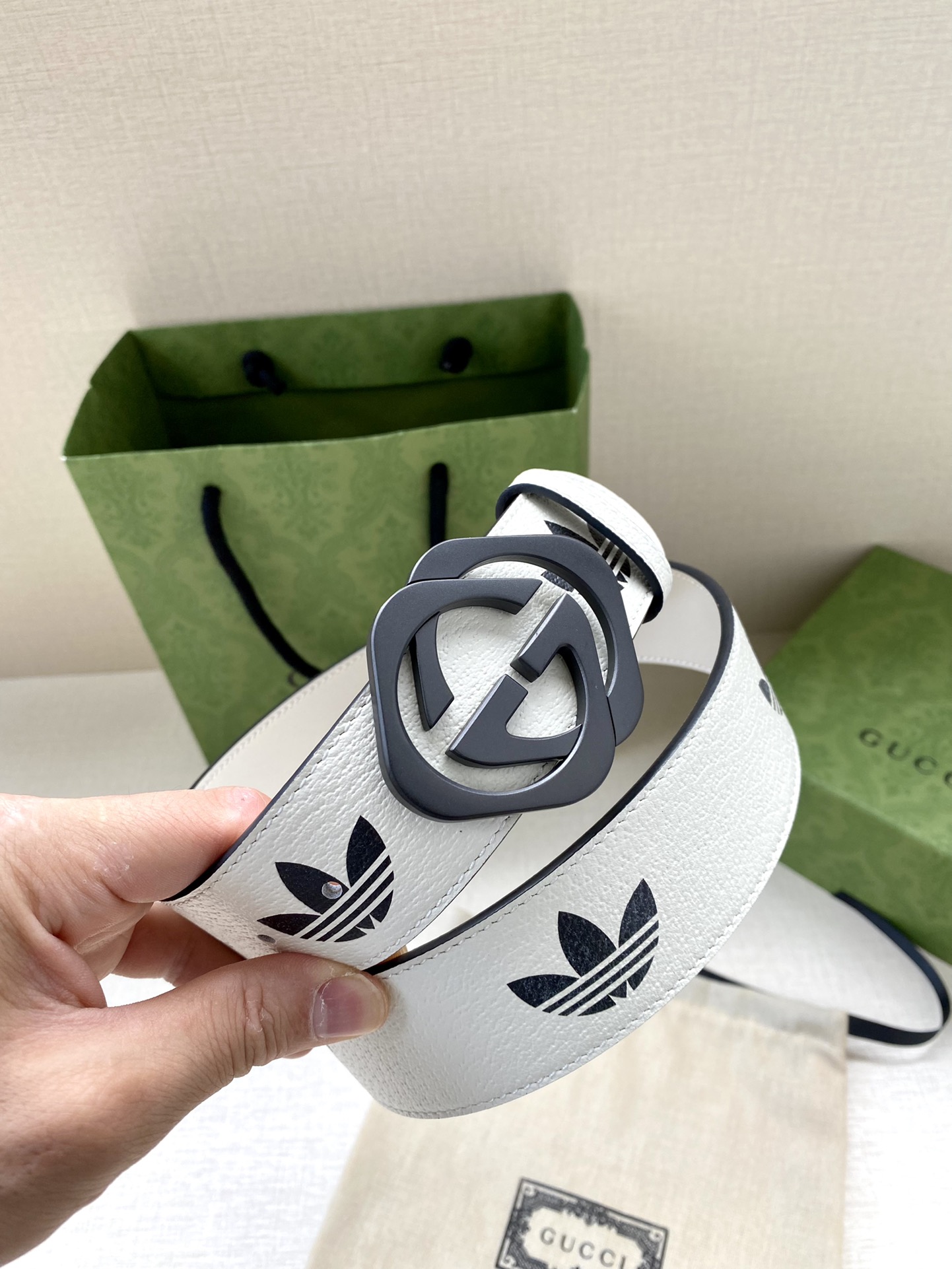 Gucci 高仿白色聯名皮帶 女款青春活力雙品牌設計