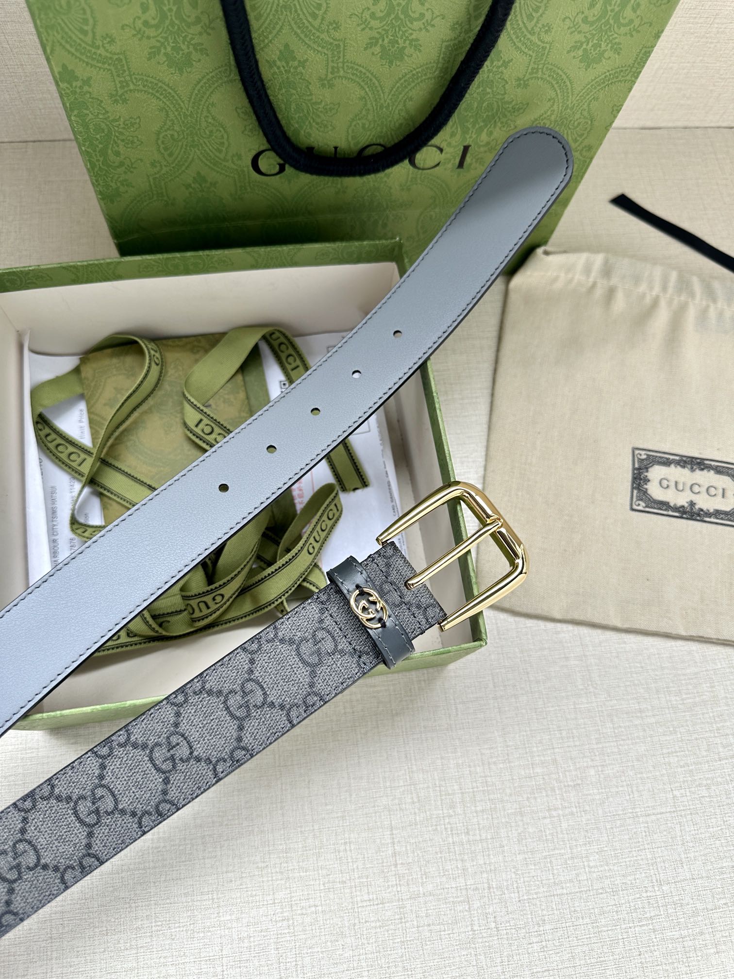 Gucci 原單灰色GG印花皮帶 經典針扣細節男士款|超A仿原單精品圖片 17 Gucci 原單灰色GG印花皮帶 經典針扣細節男士款|歐美奢侈品精品推薦
