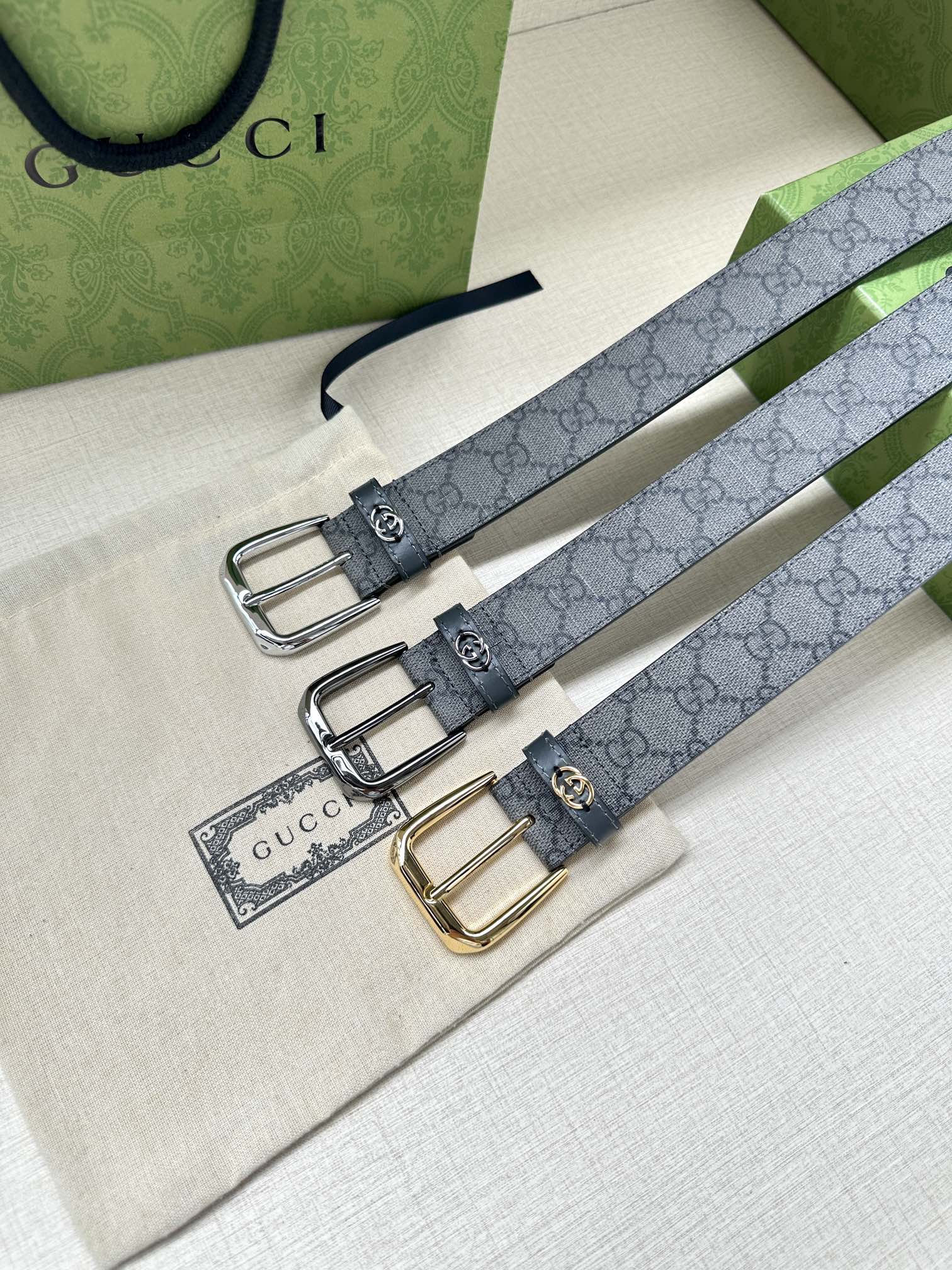 Gucci 原單灰色GG印花皮帶 經典針扣細節男士款