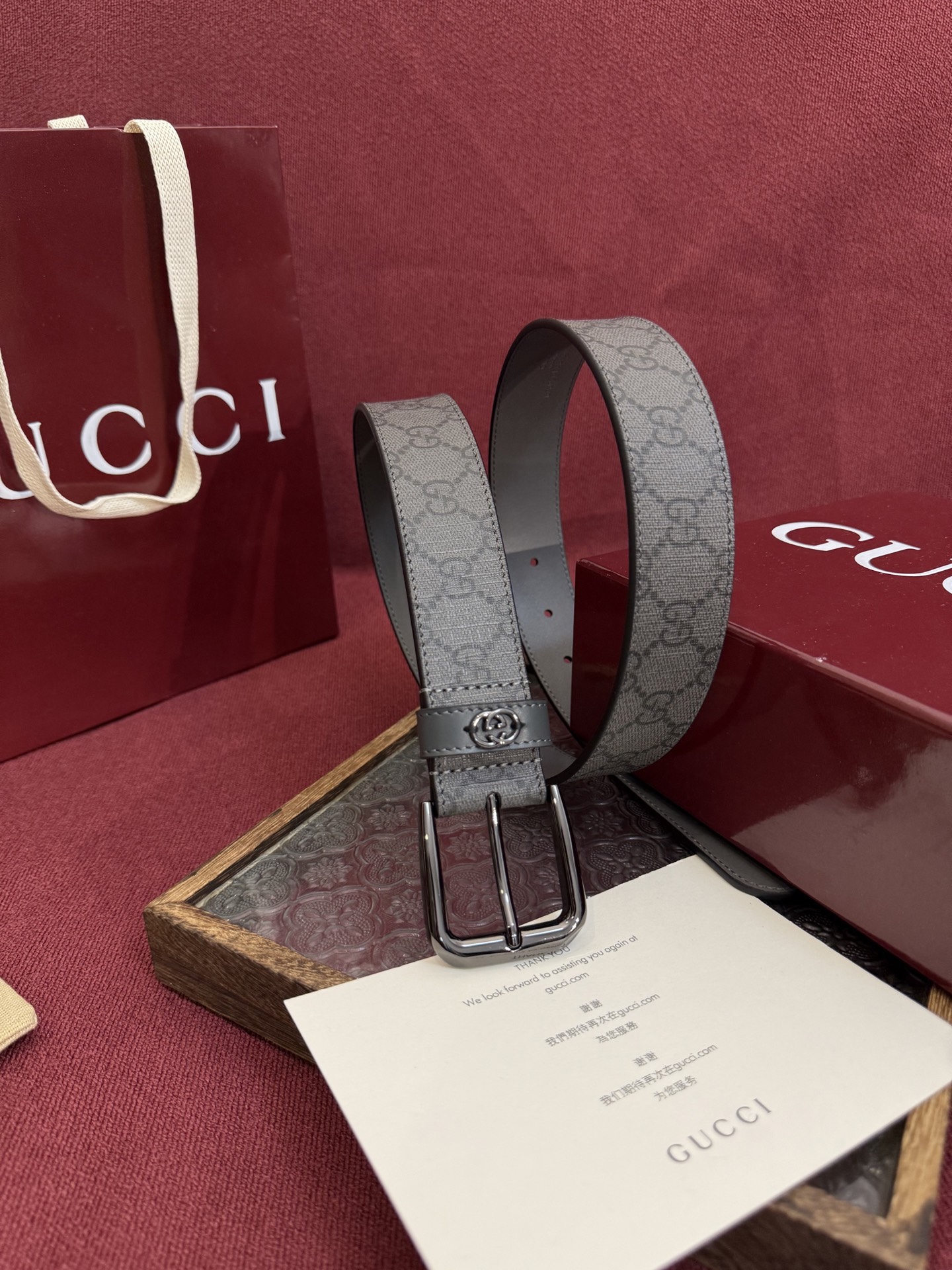 Gucci高仿男士灰色雙G皮帶復古金屬釦搭配牛仔褲|超A仿原單精品圖片 7 Gucci高仿男士灰色雙G皮帶復古金屬釦搭配牛仔褲|歐美奢侈品精品推薦