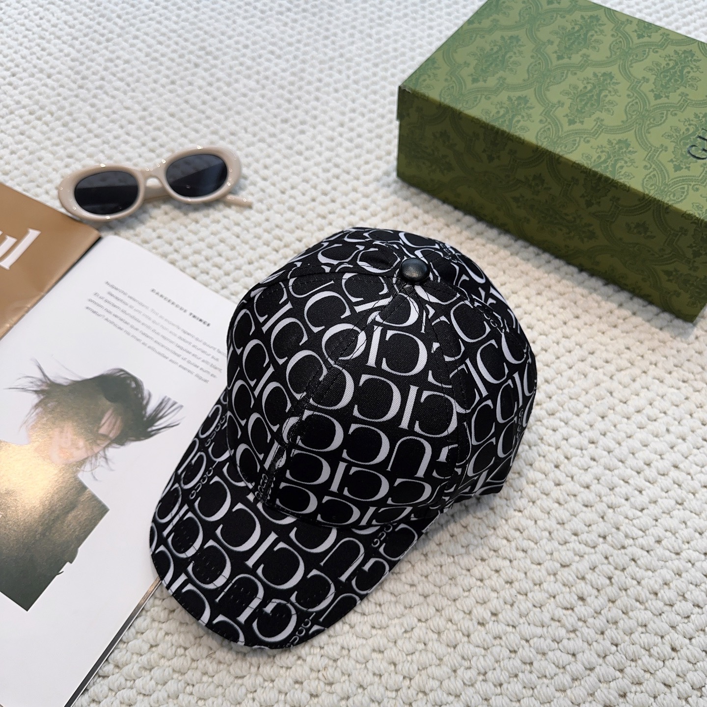 Gucci一比一男女款滿版LOGO棒球帽 黑藍配色潮流字母帽|超A仿原單精品圖片 12 Gucci一比一男女款滿版LOGO棒球帽 黑藍配色潮流字母帽|歐美奢侈品精品推薦