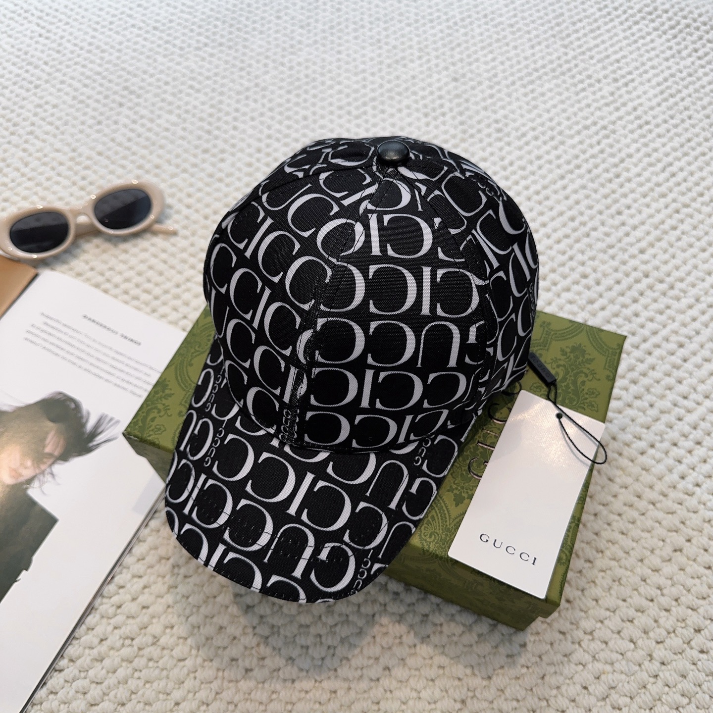 Gucci一比一男女款滿版LOGO棒球帽 黑藍配色潮流字母帽|超A仿原單精品圖片 8 Gucci一比一男女款滿版LOGO棒球帽 黑藍配色潮流字母帽|歐美奢侈品精品推薦