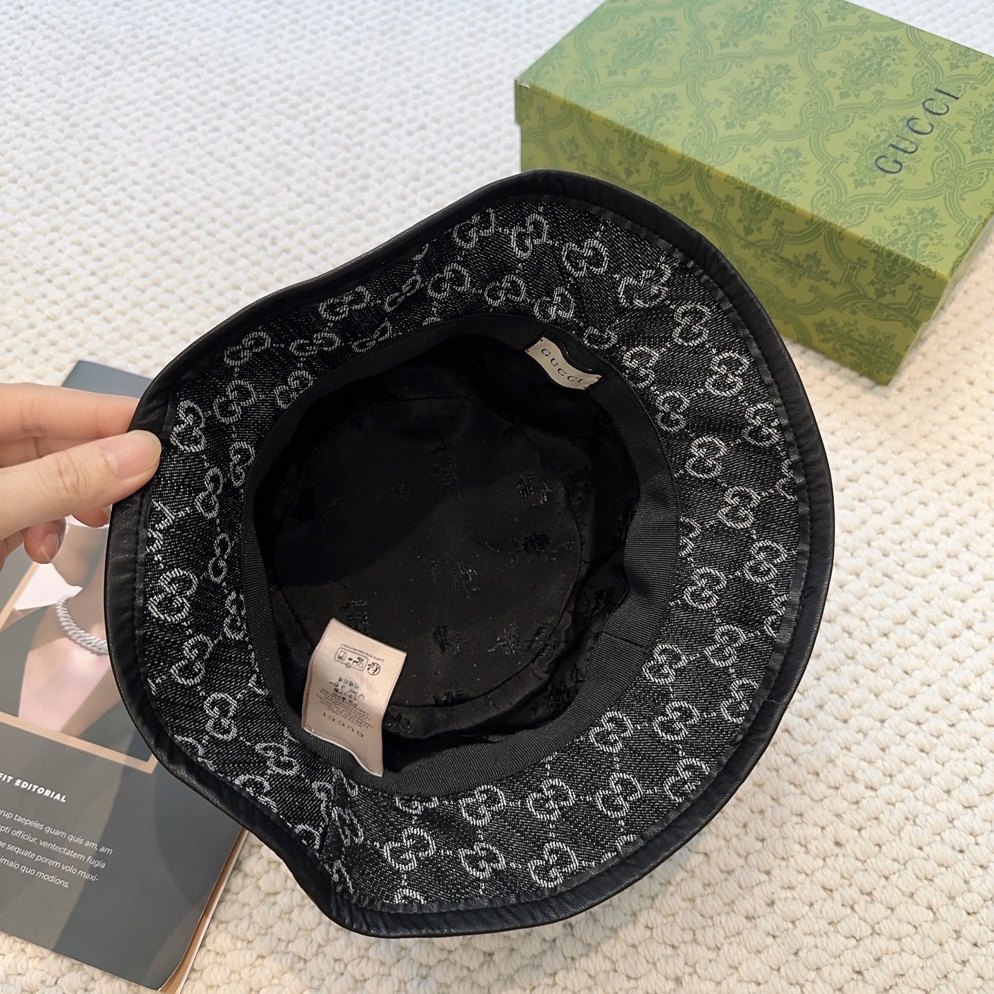 Gucci高仿丹寧GG圖騰漁夫帽 男女款經典黑灰色系街頭造型|超A仿原單精品圖片 13 Gucci高仿丹寧GG圖騰漁夫帽 男女款經典黑灰色系街頭造型|歐美奢侈品精品推薦