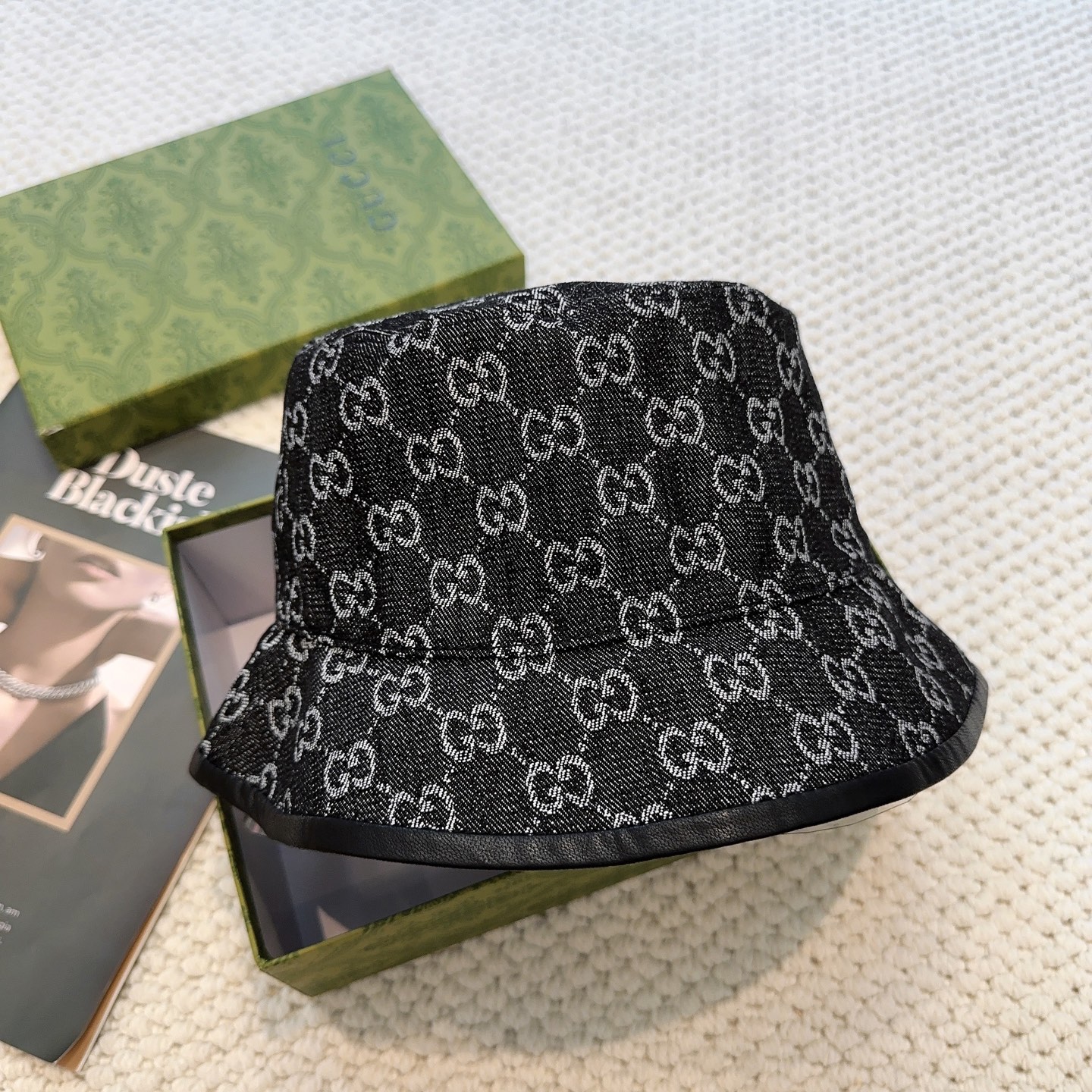 Gucci高仿丹寧GG圖騰漁夫帽 男女款經典黑灰色系街頭造型|超A仿原單精品圖片 11 Gucci高仿丹寧GG圖騰漁夫帽 男女款經典黑灰色系街頭造型|歐美奢侈品精品推薦