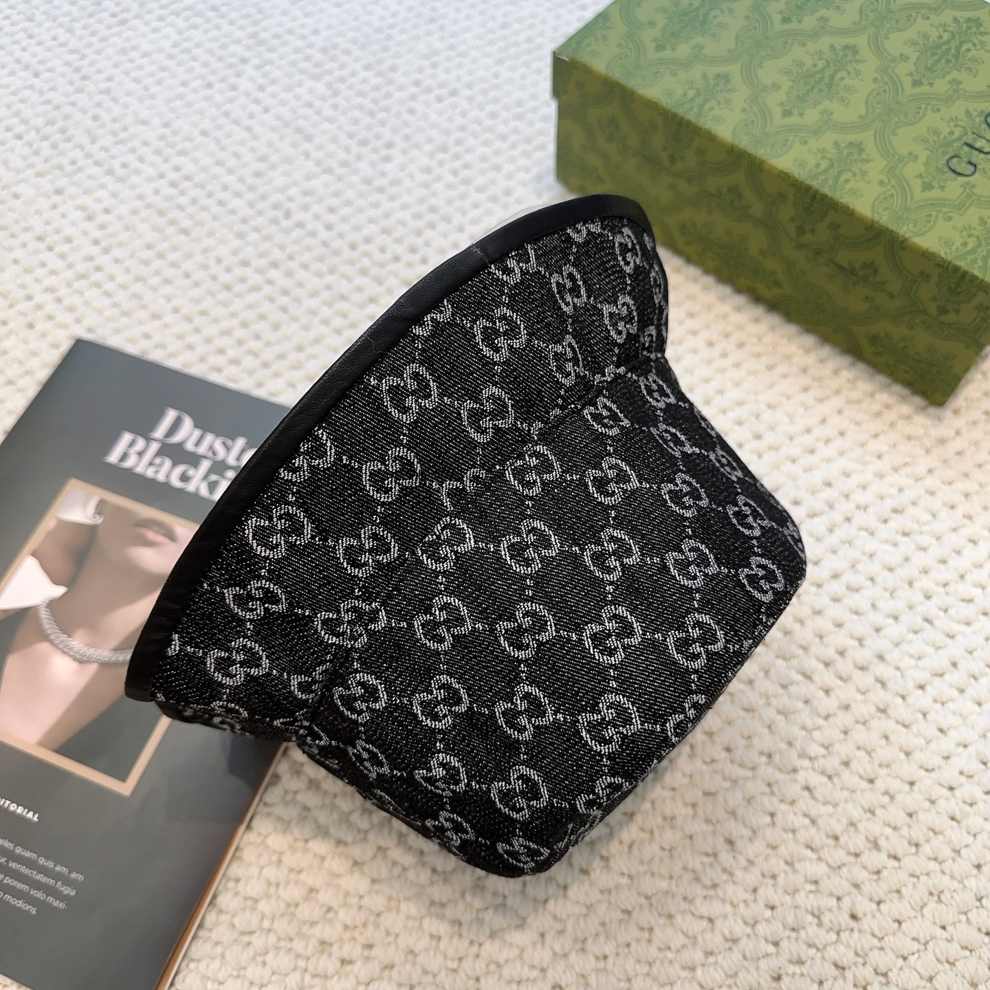 Gucci高仿丹寧GG圖騰漁夫帽 男女款經典黑灰色系街頭造型|超A仿原單精品圖片 10 Gucci高仿丹寧GG圖騰漁夫帽 男女款經典黑灰色系街頭造型|歐美奢侈品精品推薦