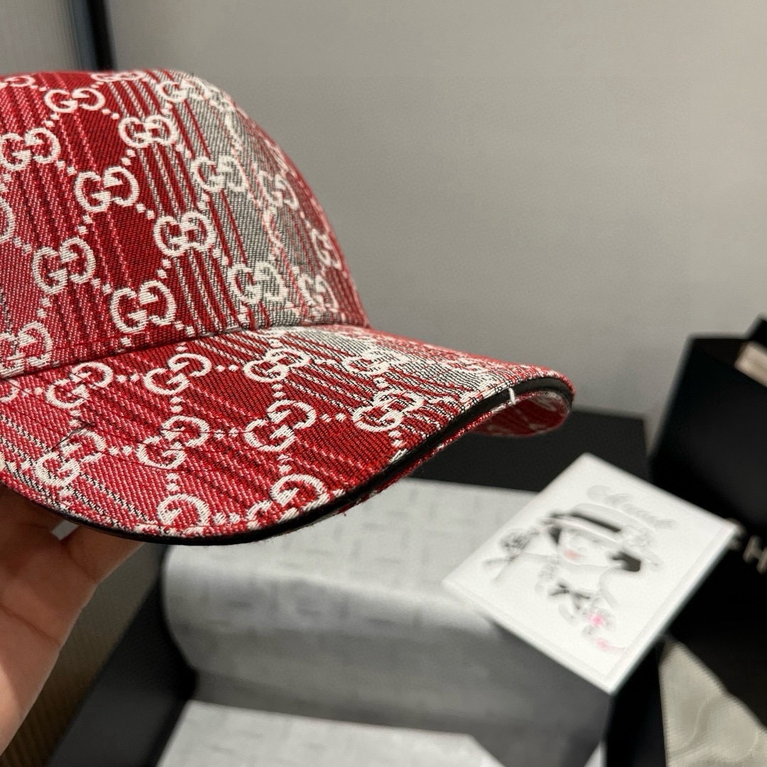 GucciA貨紅銀GG緹花棒球帽 男女款亮色系高調造型街頭帽款|超A仿原單精品圖片 13 GucciA貨紅銀GG緹花棒球帽 男女款亮色系高調造型街頭帽款|歐美奢侈品精品推薦