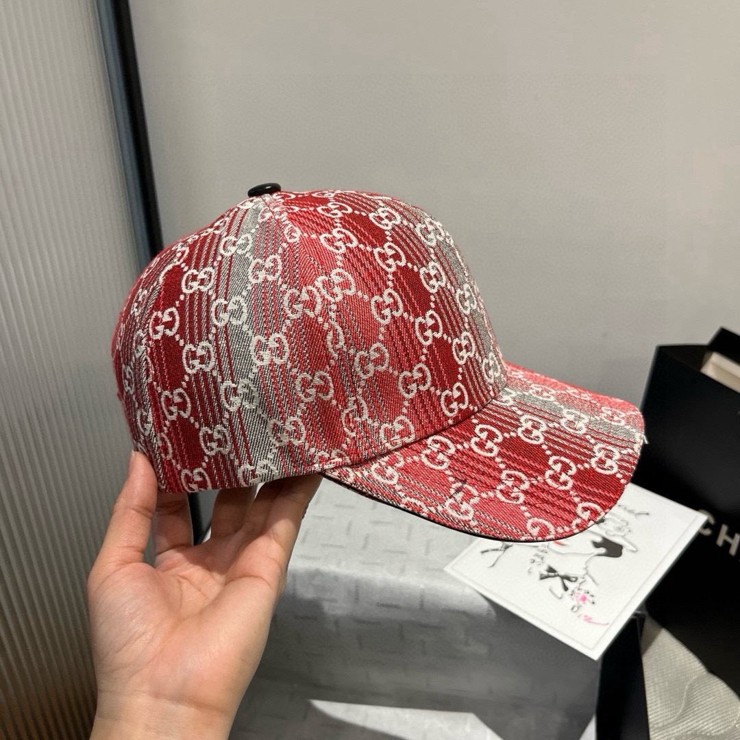GucciA貨紅銀GG緹花棒球帽 男女款亮色系高調造型街頭帽款|超A仿原單精品圖片 12 GucciA貨紅銀GG緹花棒球帽 男女款亮色系高調造型街頭帽款|歐美奢侈品精品推薦