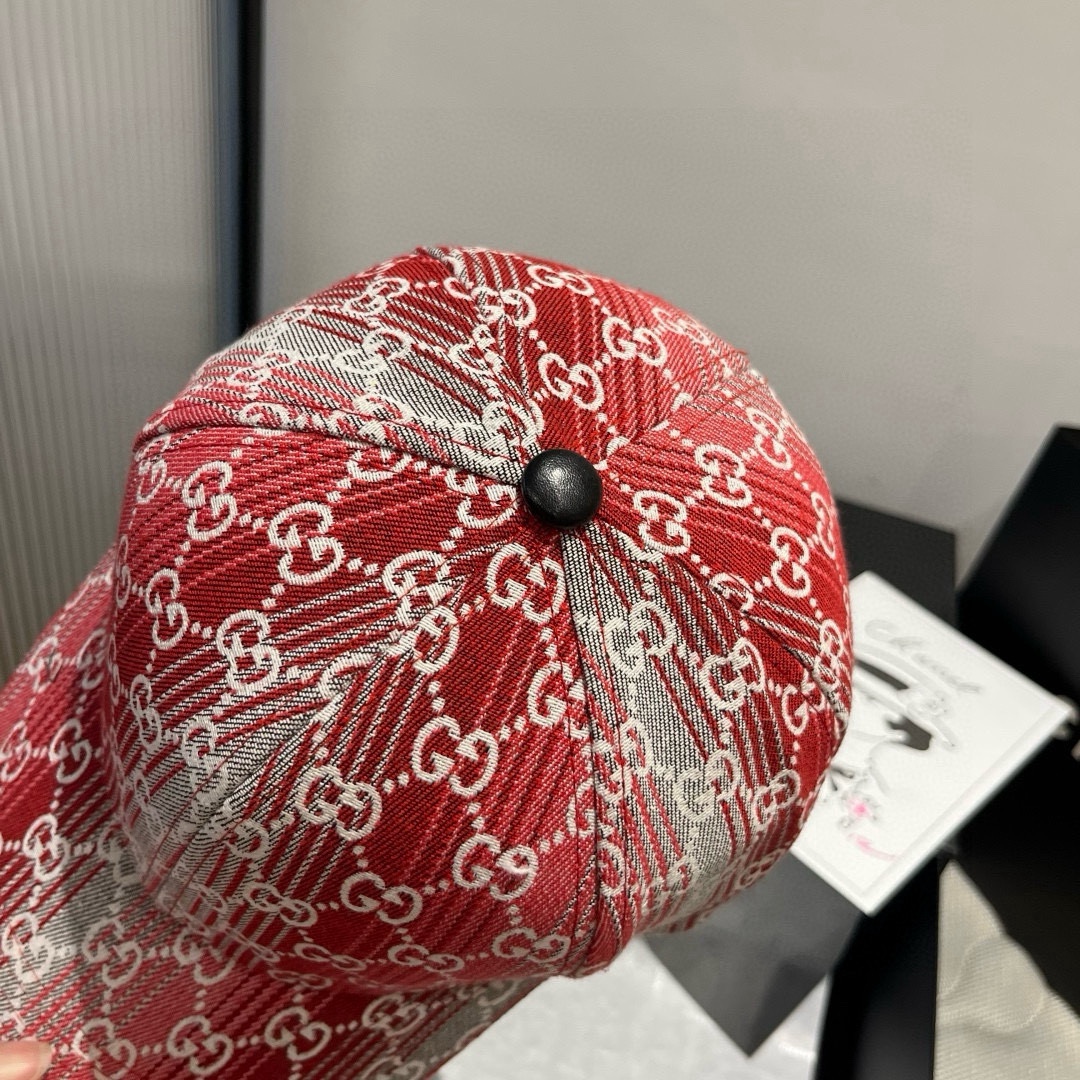 GucciA貨紅銀GG緹花棒球帽 男女款亮色系高調造型街頭帽款|超A仿原單精品圖片 11 GucciA貨紅銀GG緹花棒球帽 男女款亮色系高調造型街頭帽款|歐美奢侈品精品推薦