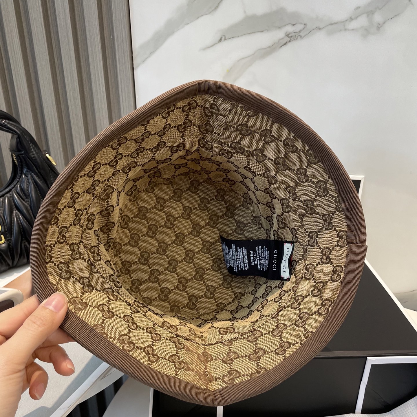 Gucci高仿漁夫帽 男女款米白LOGO設計 夏日輕質感風格推薦|超A仿原單精品圖片 12 Gucci高仿漁夫帽 男女款米白LOGO設計 夏日輕質感風格推薦|歐美奢侈品精品推薦