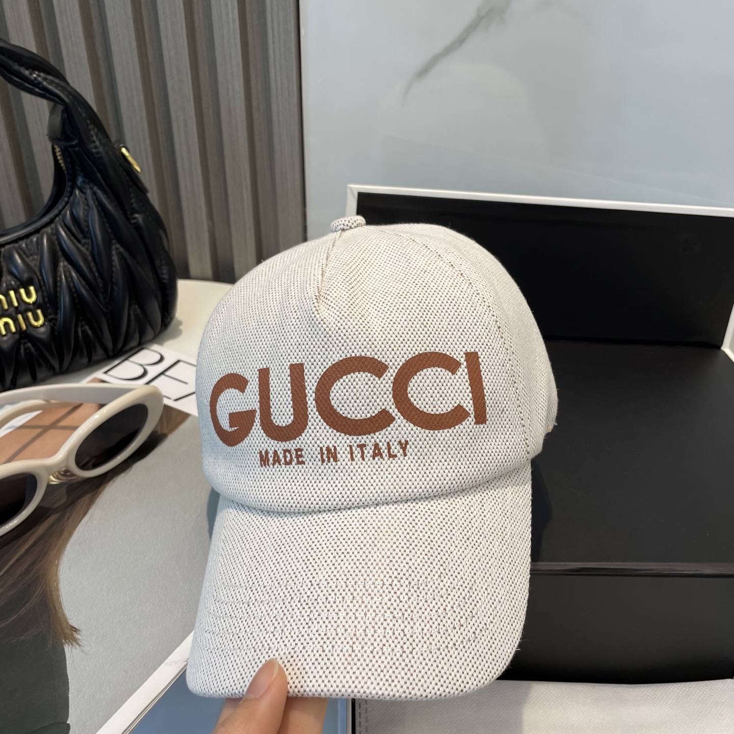 Gucci精品仿製棒球帽 男女款米白經典字樣帽款 夏日百搭首選|超A仿原單精品圖片 14 Gucci精品仿製棒球帽 男女款米白經典字樣帽款 夏日百搭首選|歐美奢侈品精品推薦