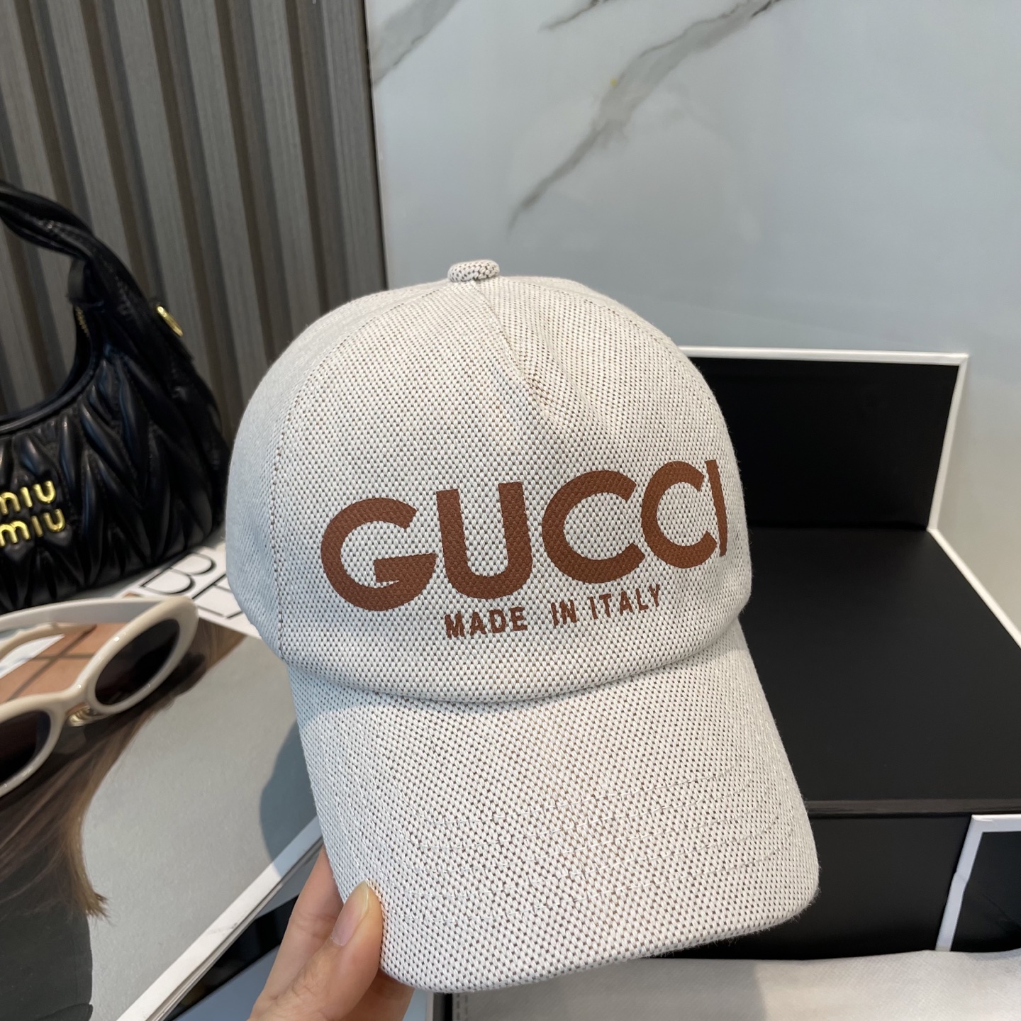 Gucci精品仿製棒球帽 男女款米白經典字樣帽款 夏日百搭首選|超A仿原單精品圖片 11 Gucci精品仿製棒球帽 男女款米白經典字樣帽款 夏日百搭首選|歐美奢侈品精品推薦
