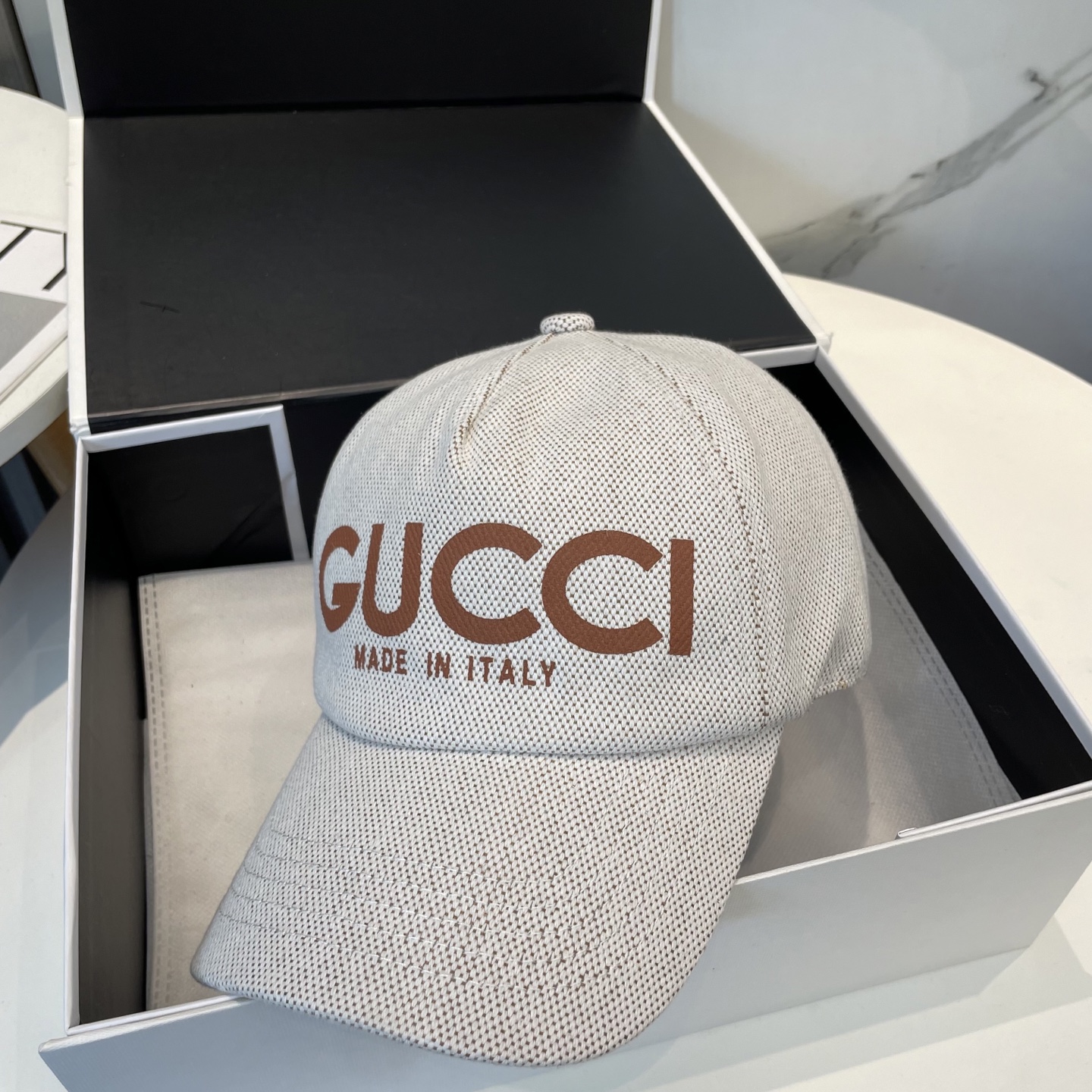 Gucci精品仿製棒球帽 男女款米白經典字樣帽款 夏日百搭首選|超A仿原單精品圖片 8 Gucci精品仿製棒球帽 男女款米白經典字樣帽款 夏日百搭首選|歐美奢侈品精品推薦