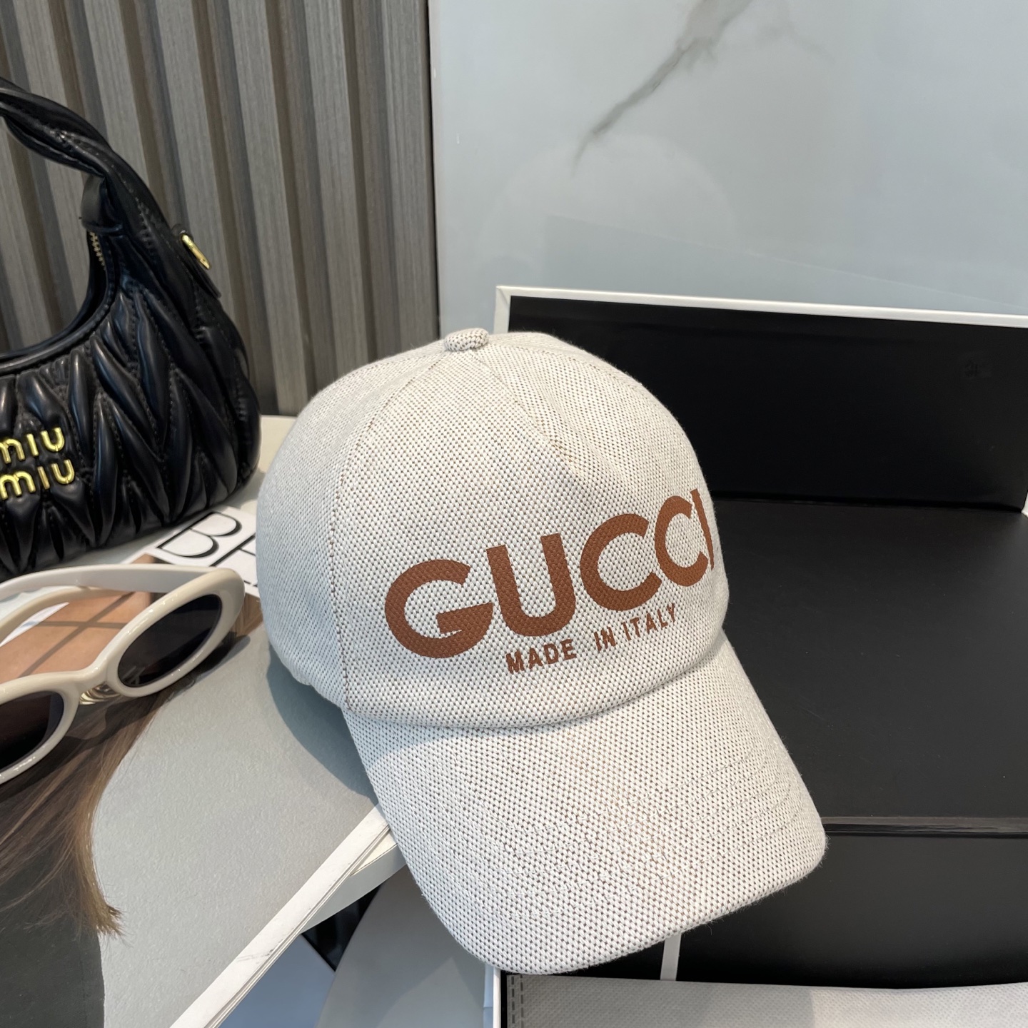 Gucci精品仿製棒球帽 男女款米白經典字樣帽款 夏日百搭首選|超A仿原單精品圖片 7 Gucci精品仿製棒球帽 男女款米白經典字樣帽款 夏日百搭首選|歐美奢侈品精品推薦