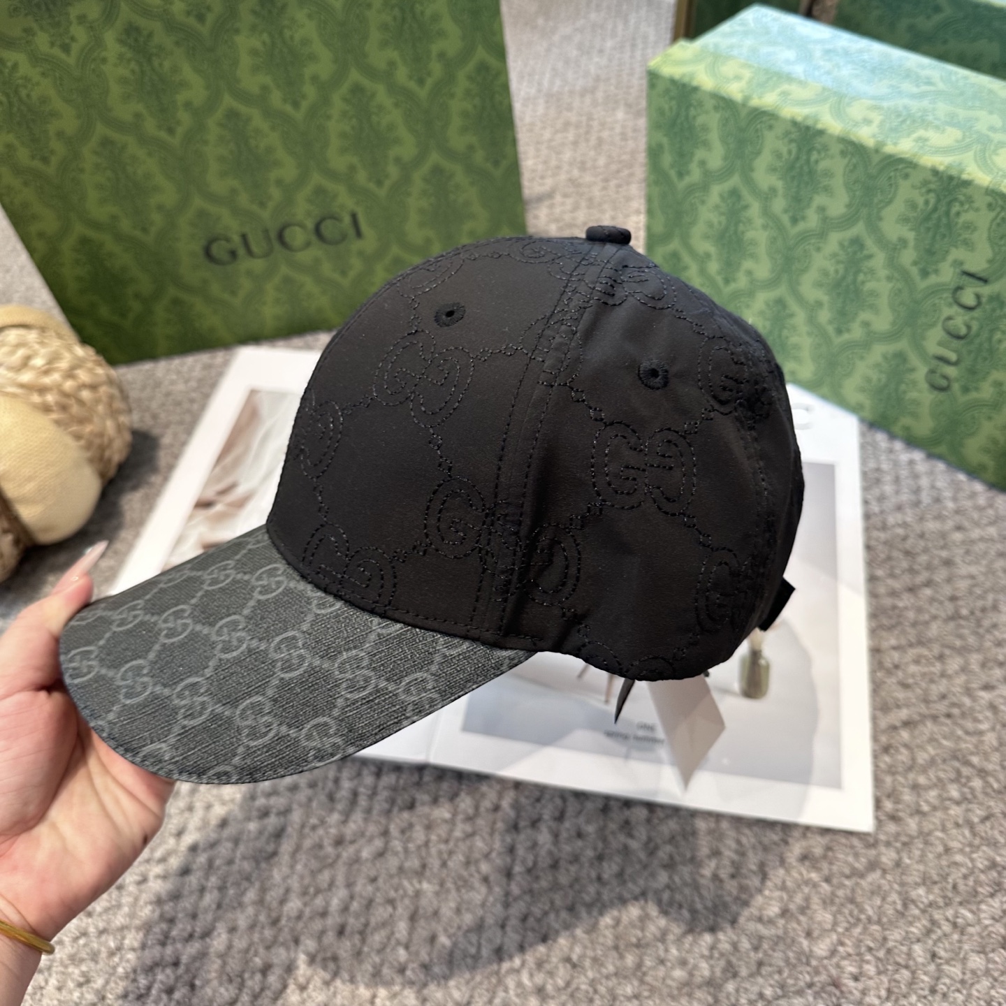 Gucci一比一 GG老花棒球帽 黑灰拼接潮流百搭帽型|超A仿原單精品圖片 11 Gucci一比一 GG老花棒球帽 黑灰拼接潮流百搭帽型|歐美奢侈品精品推薦