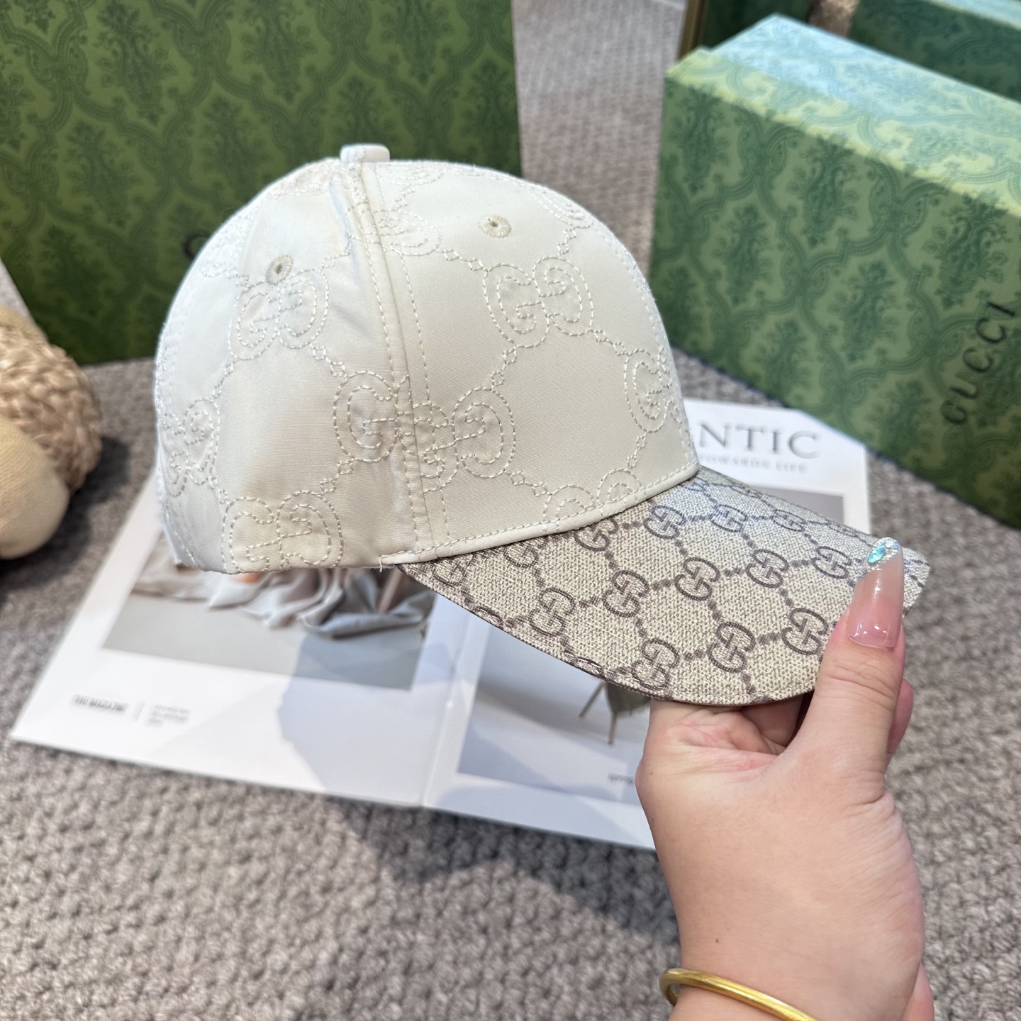 Gucci原單 GG老花拼接帽 白色經典款式 日常通勤首選|超A仿原單精品圖片 10 Gucci原單 GG老花拼接帽 白色經典款式 日常通勤首選|歐美奢侈品精品推薦