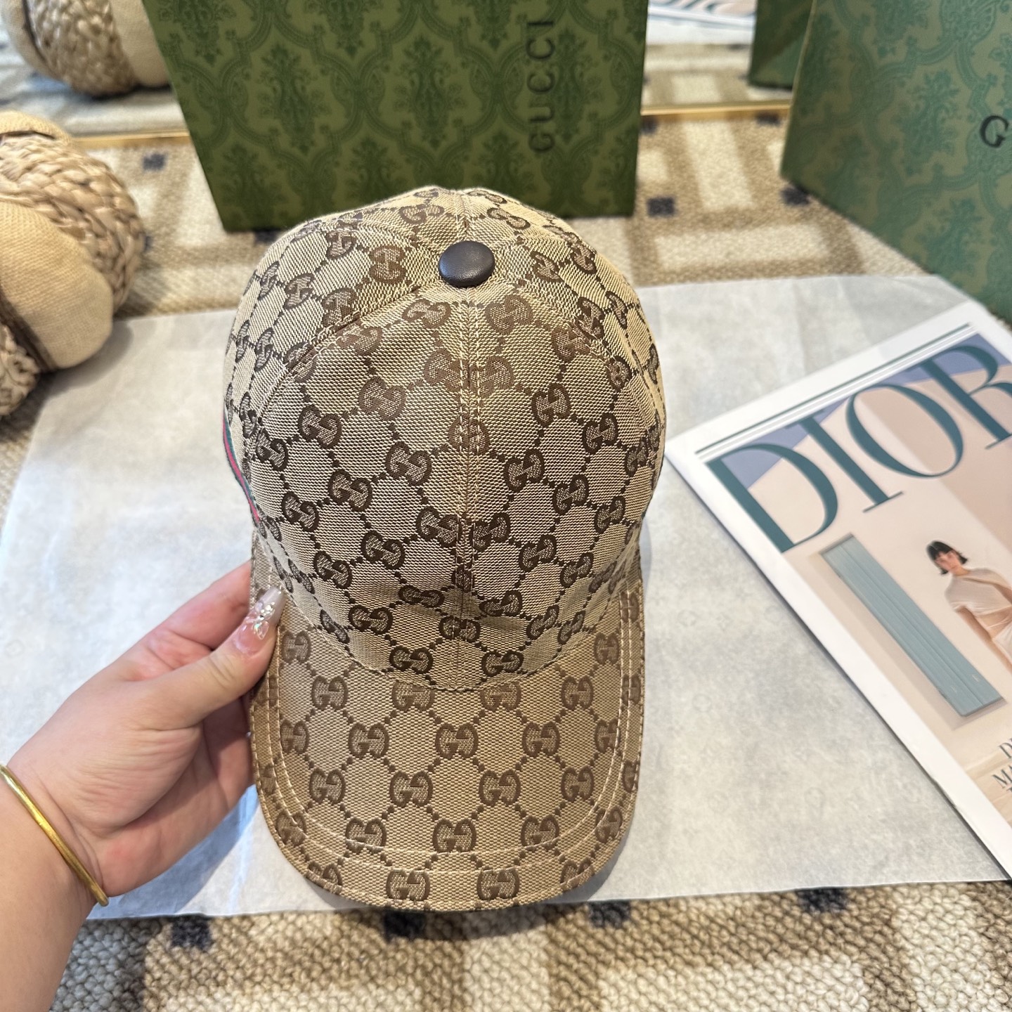 Gucci精品仿製 GG全老花棒球帽 雙側綠紅織帶點綴款|超A仿原單精品圖片 12 Gucci精品仿製 GG全老花棒球帽 雙側綠紅織帶點綴款|歐美奢侈品精品推薦