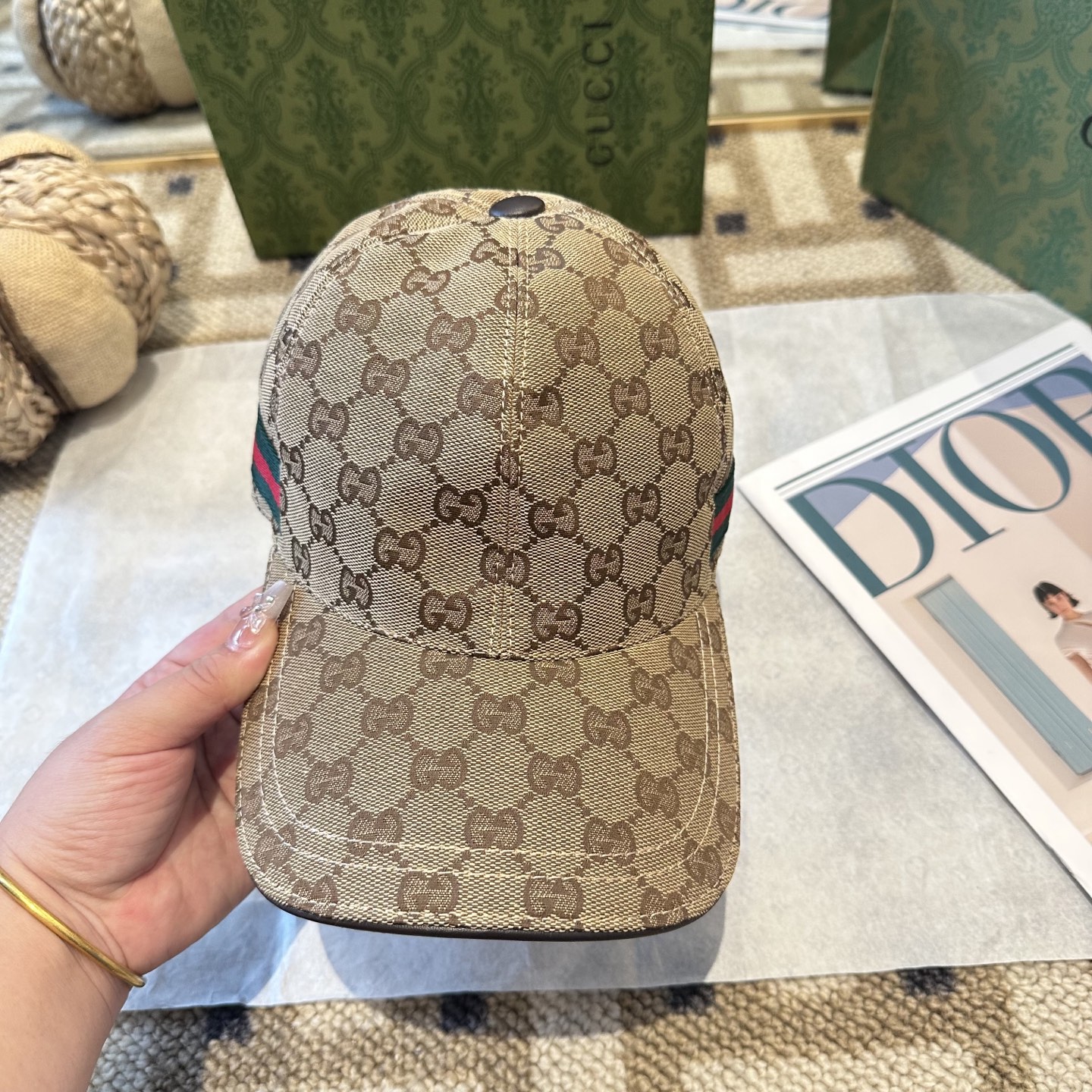 Gucci精品仿製 GG全老花棒球帽 雙側綠紅織帶點綴款|超A仿原單精品圖片 11 Gucci精品仿製 GG全老花棒球帽 雙側綠紅織帶點綴款|歐美奢侈品精品推薦