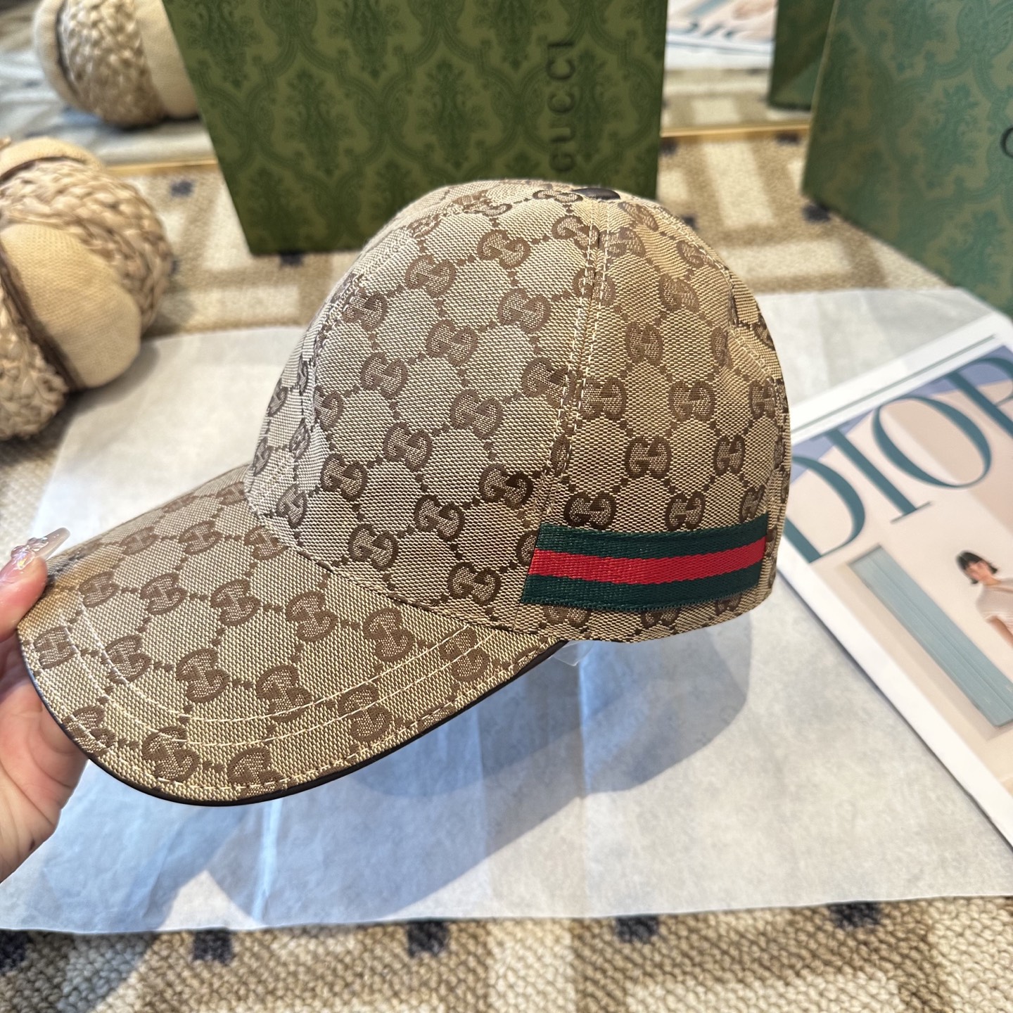 Gucci精品仿製 GG全老花棒球帽 雙側綠紅織帶點綴款|超A仿原單精品圖片 10 Gucci精品仿製 GG全老花棒球帽 雙側綠紅織帶點綴款|歐美奢侈品精品推薦