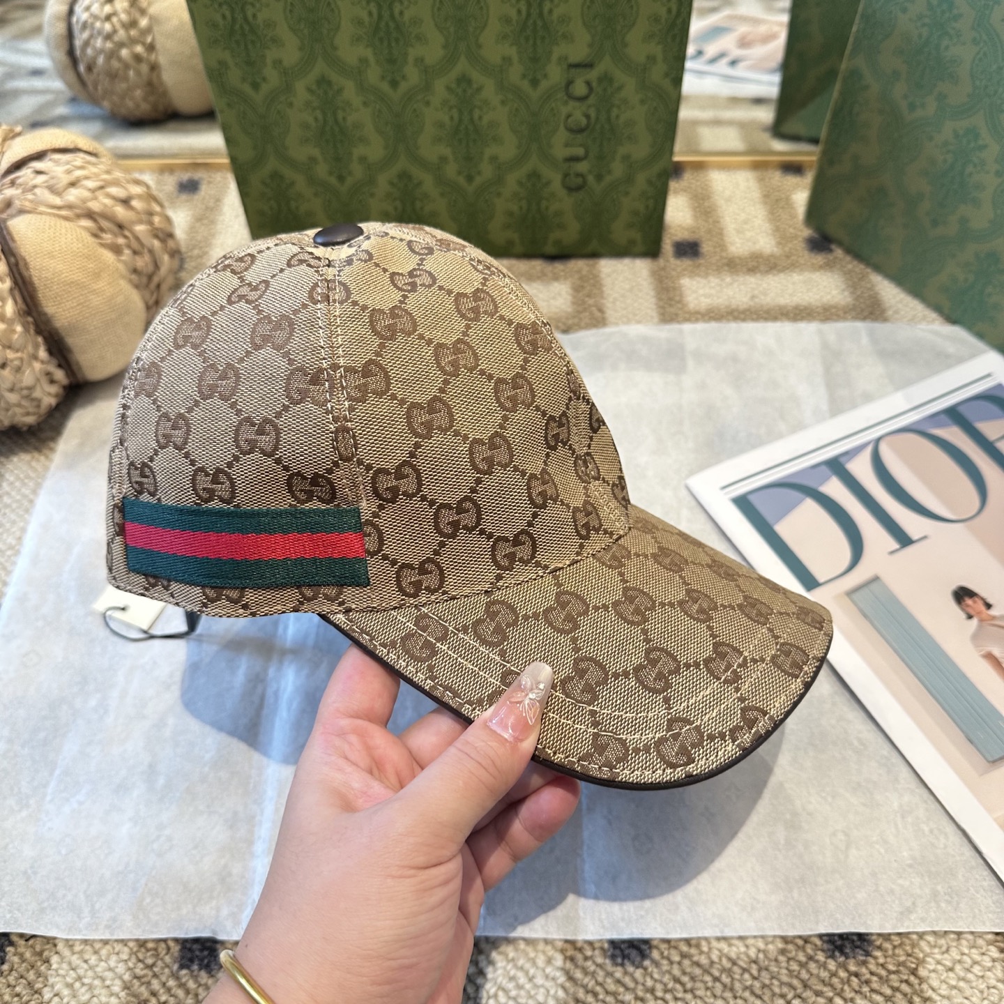 Gucci精品仿製 GG全老花棒球帽 雙側綠紅織帶點綴款|超A仿原單精品圖片 9 Gucci精品仿製 GG全老花棒球帽 雙側綠紅織帶點綴款|歐美奢侈品精品推薦