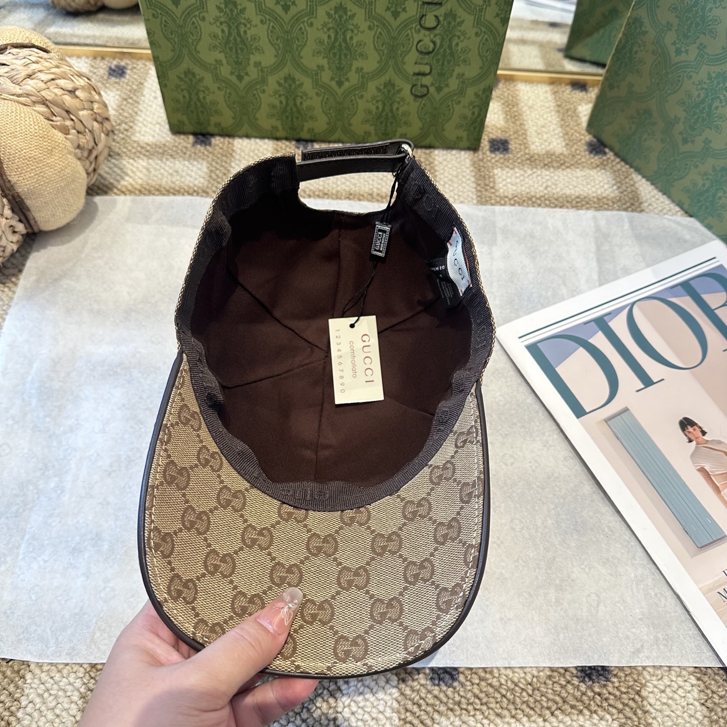 Gucci精品仿製 GG全老花棒球帽 雙側綠紅織帶點綴款|超A仿原單精品圖片 8 Gucci精品仿製 GG全老花棒球帽 雙側綠紅織帶點綴款|歐美奢侈品精品推薦