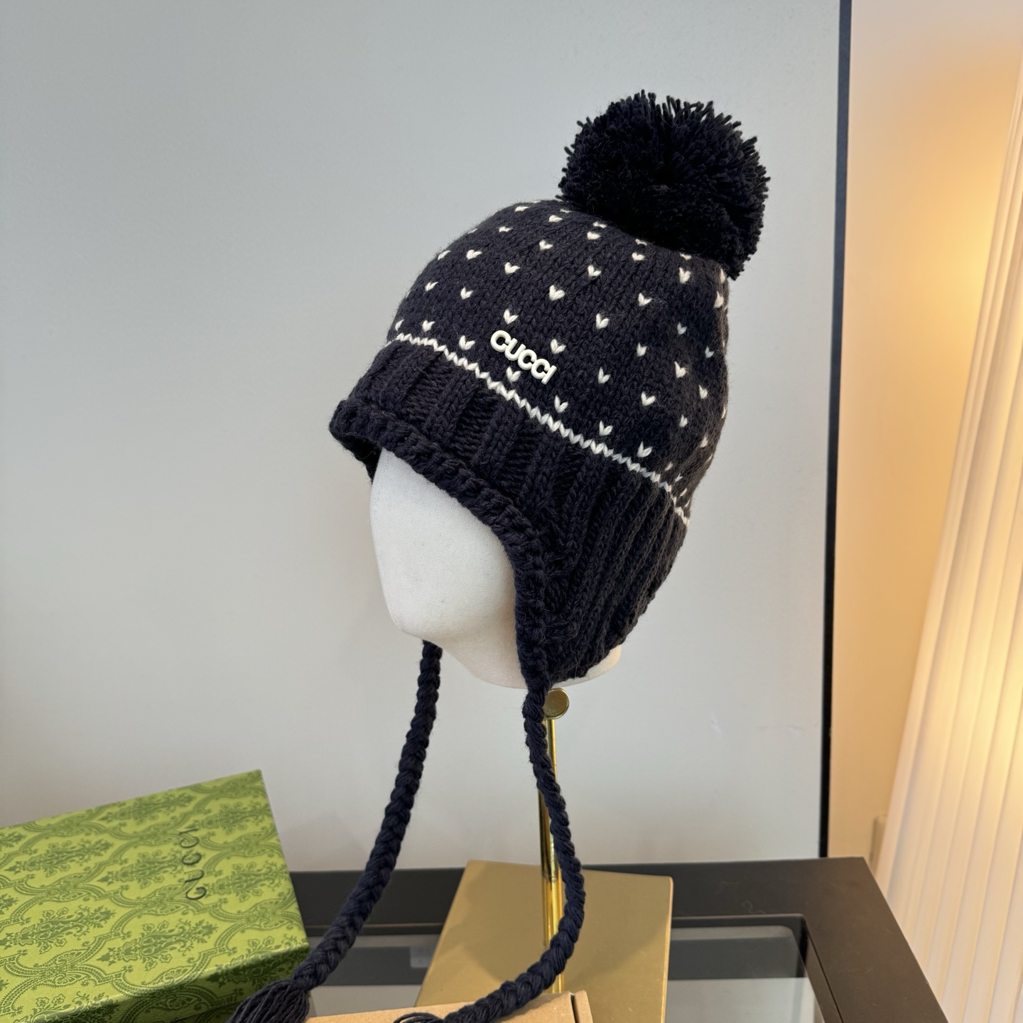 Gucci高仿針織毛帽 深藍愛心款 毛球絨感溫暖冬帽