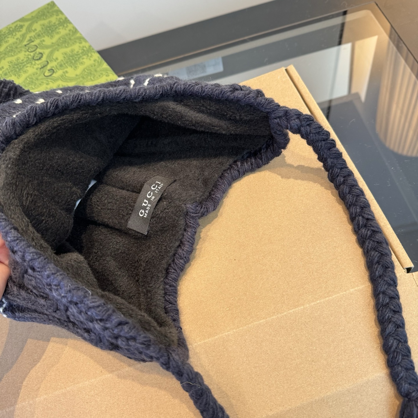 Gucci高仿針織毛帽 深藍愛心款 毛球絨感溫暖冬帽|超A仿原單精品圖片 7 Gucci高仿針織毛帽 深藍愛心款 毛球絨感溫暖冬帽|歐美奢侈品精品推薦