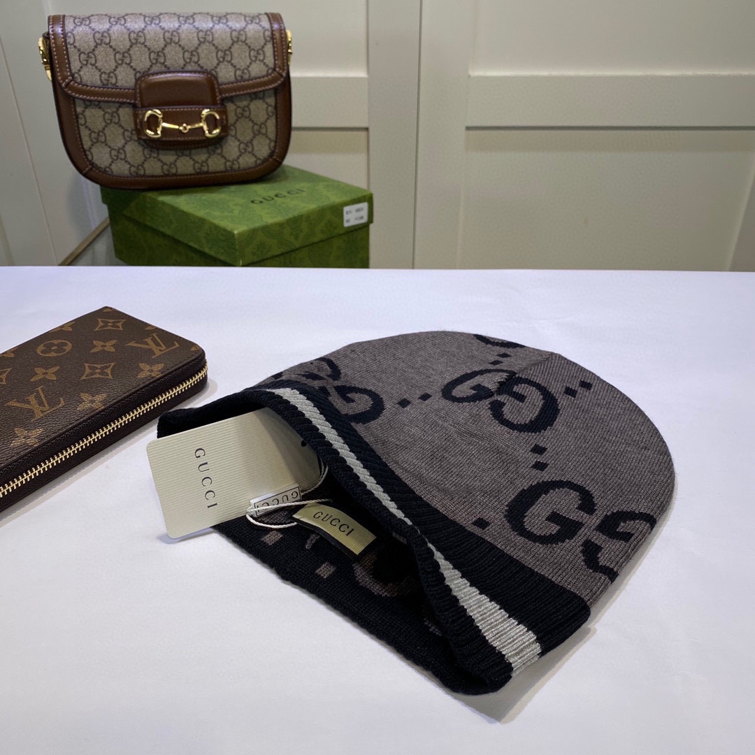 Gucci高仿GG老花寬版針織帽 撞色條紋點綴 實用百搭單品|超A仿原單精品圖片 9 Gucci高仿GG老花寬版針織帽 撞色條紋點綴 實用百搭單品|歐美奢侈品精品推薦