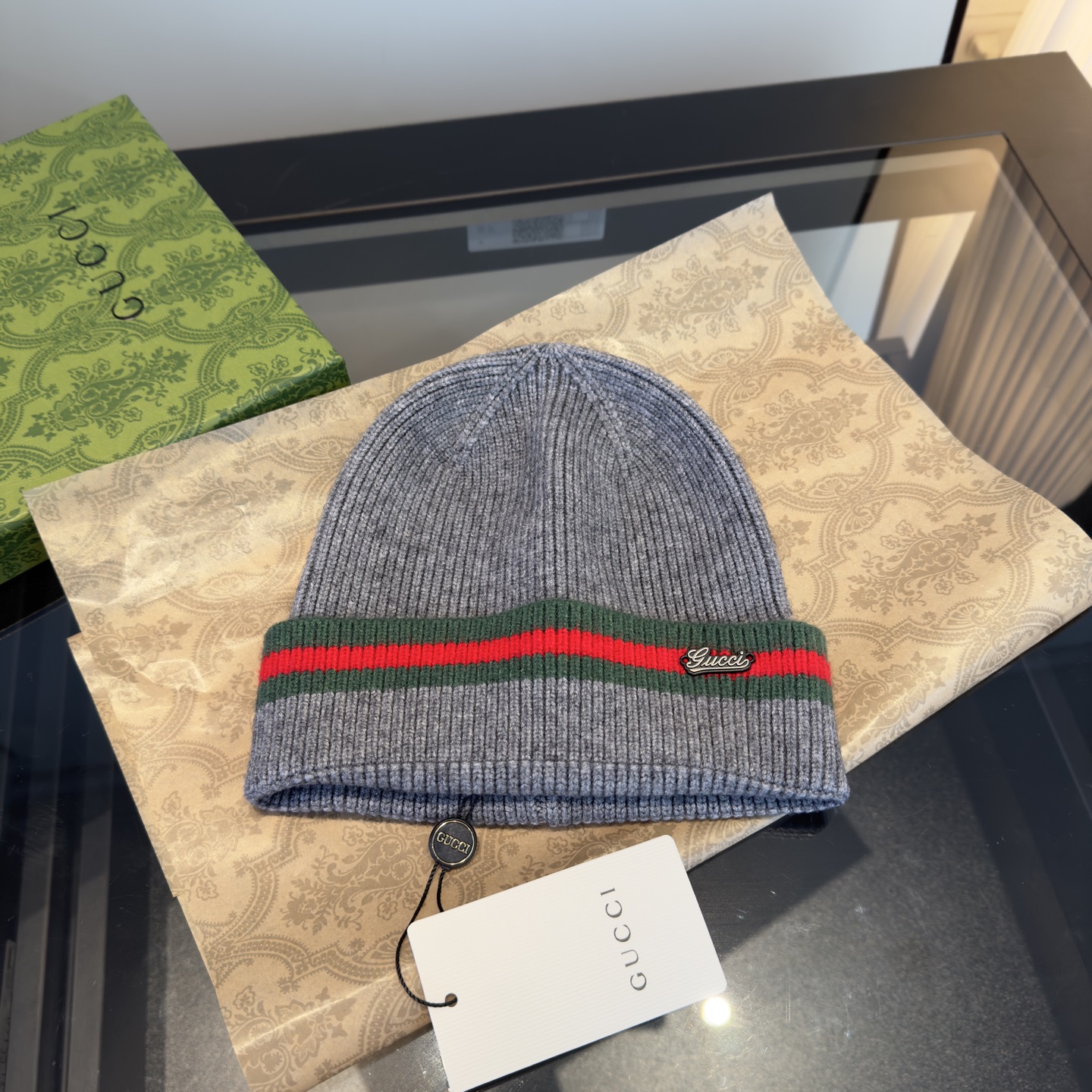 Gucci高仿針織帽 雙色條紋標誌設計 冬季百搭實穿帽款|超A仿原單精品圖片 14 Gucci高仿針織帽 雙色條紋標誌設計 冬季百搭實穿帽款|歐美奢侈品精品推薦