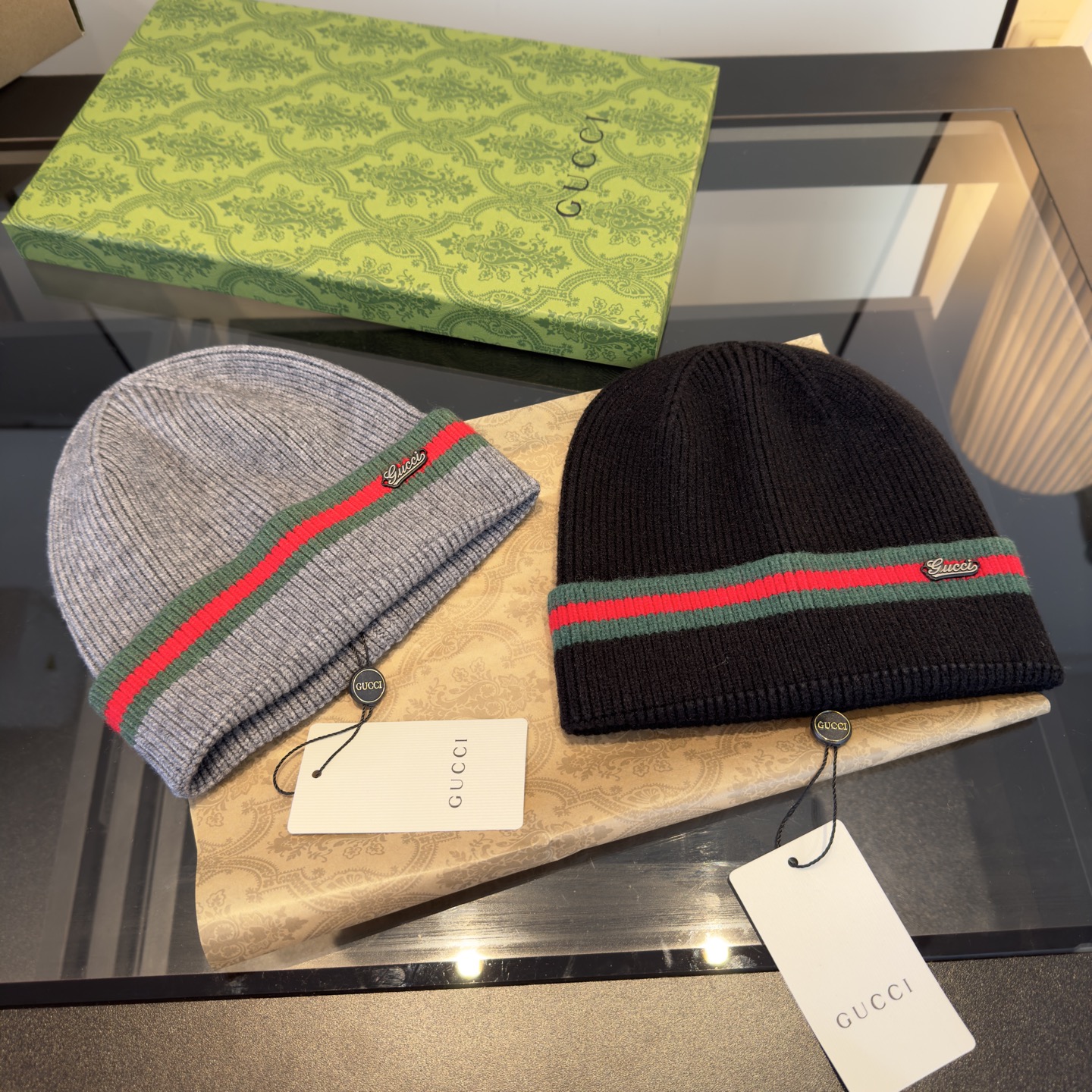 Gucci高仿針織帽 雙色條紋標誌設計 冬季百搭實穿帽款|超A仿原單精品圖片 7 Gucci高仿針織帽 雙色條紋標誌設計 冬季百搭實穿帽款|歐美奢侈品精品推薦