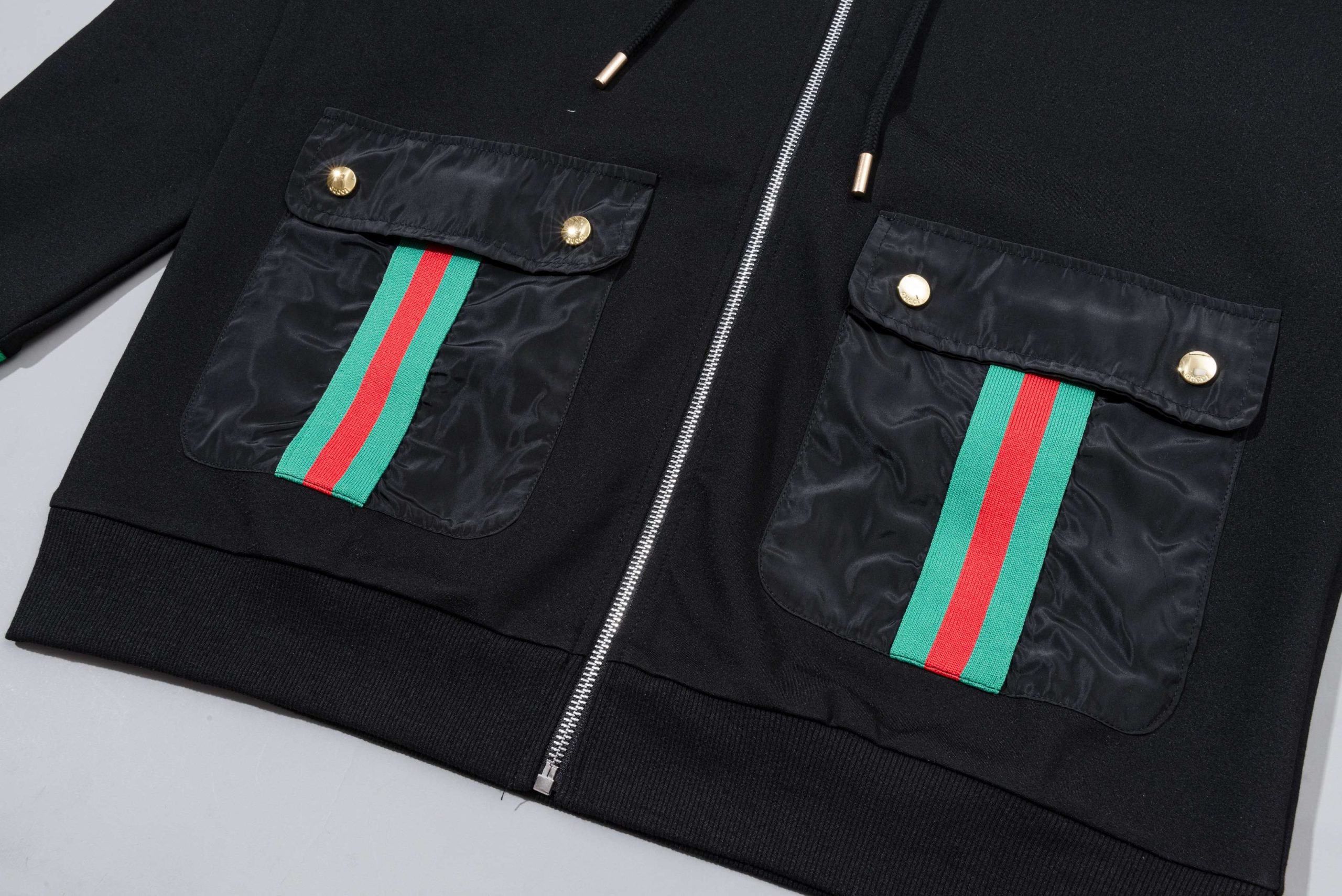 Gucci高仿黑色帽外套男款雙口袋綠紅條拼接設計｜歐美奢侈品精品推薦