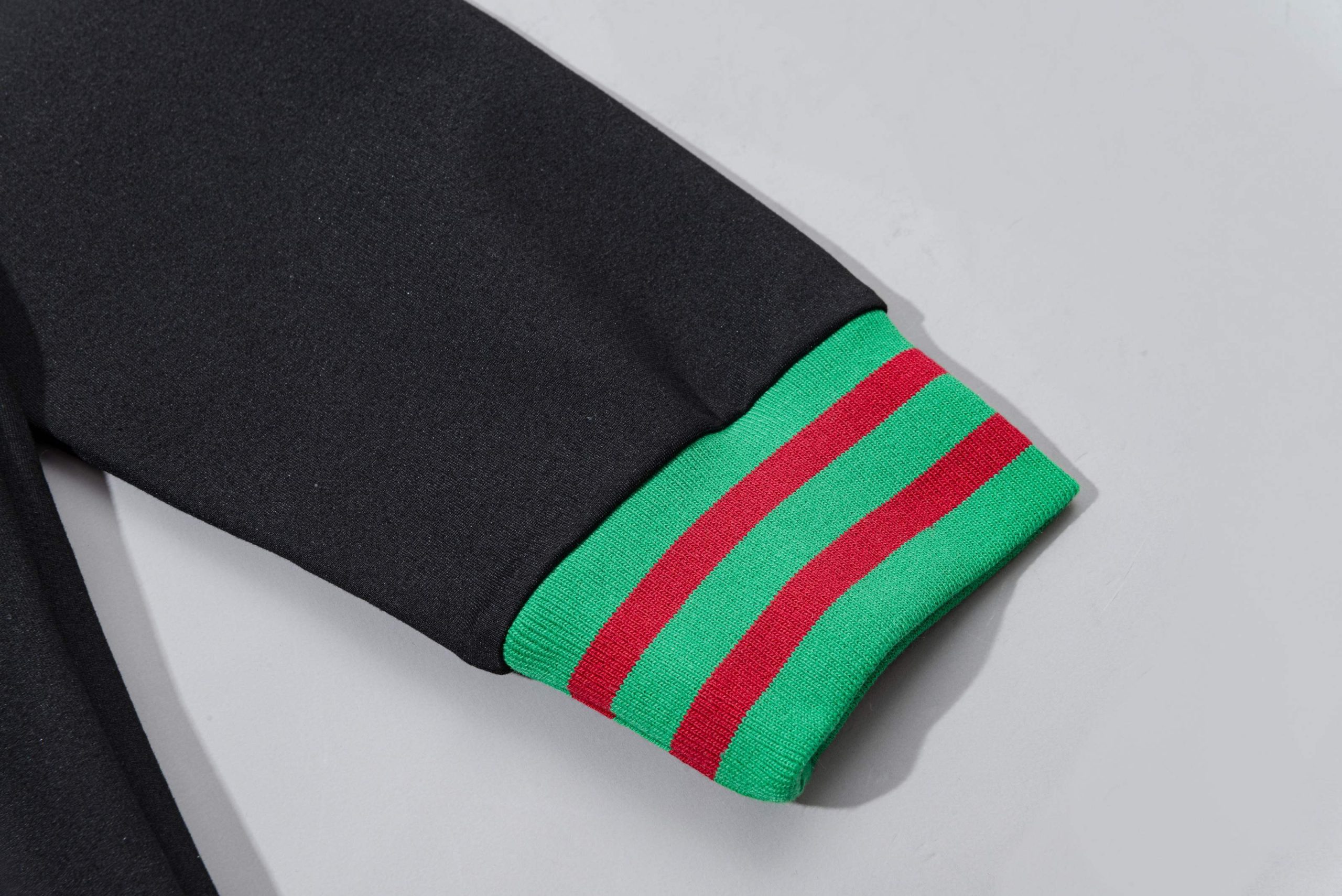 Gucci高仿黑色帽外套男款雙口袋綠紅條拼接設計｜歐美奢侈品精品推薦