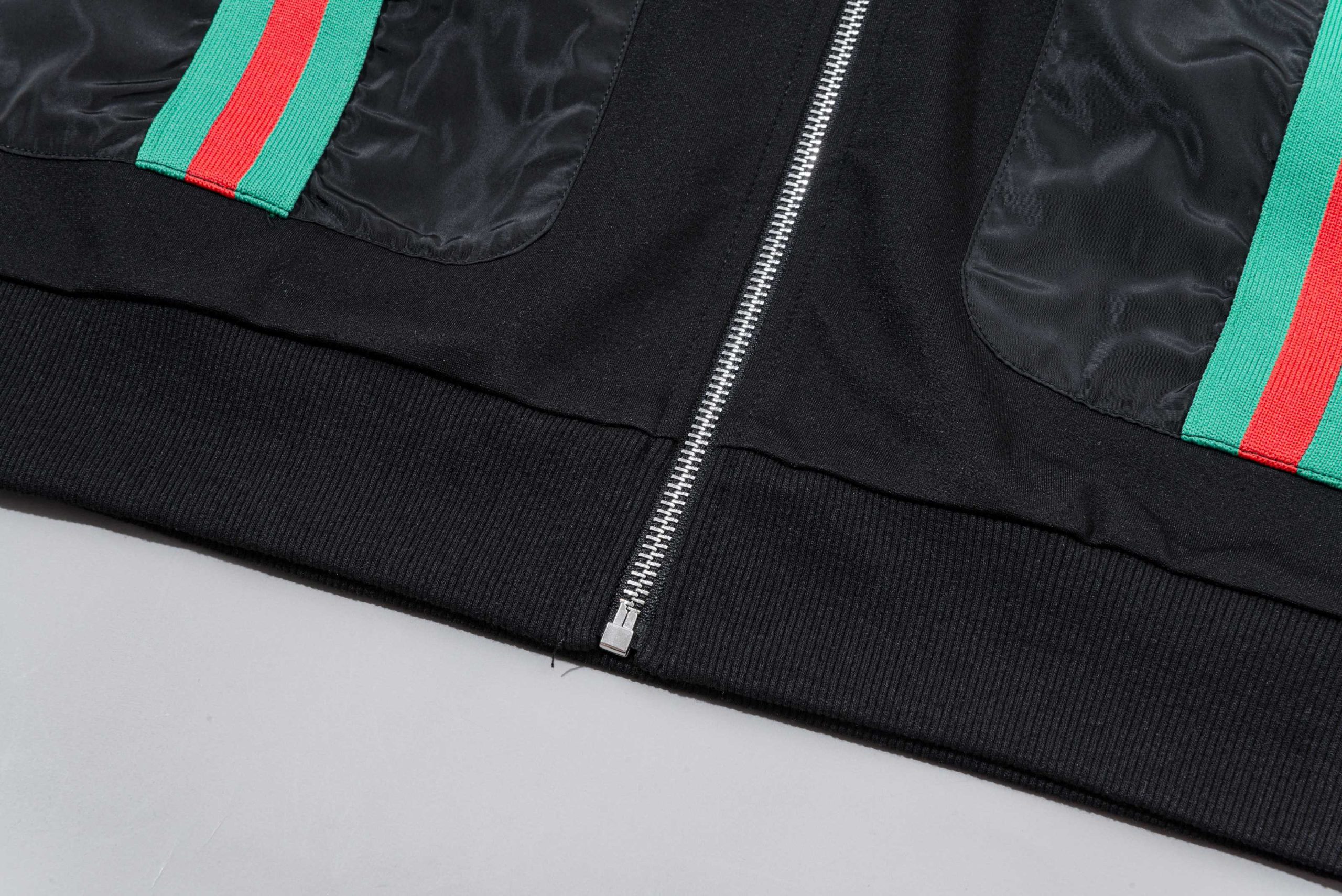 Gucci高仿黑色帽外套男款雙口袋綠紅條拼接設計｜歐美奢侈品精品推薦