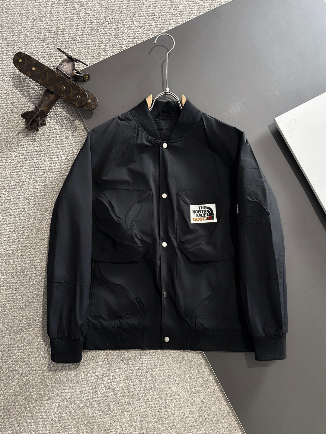 Gucci一比一男士飛行風外套聯名防風設計都會潮流首選