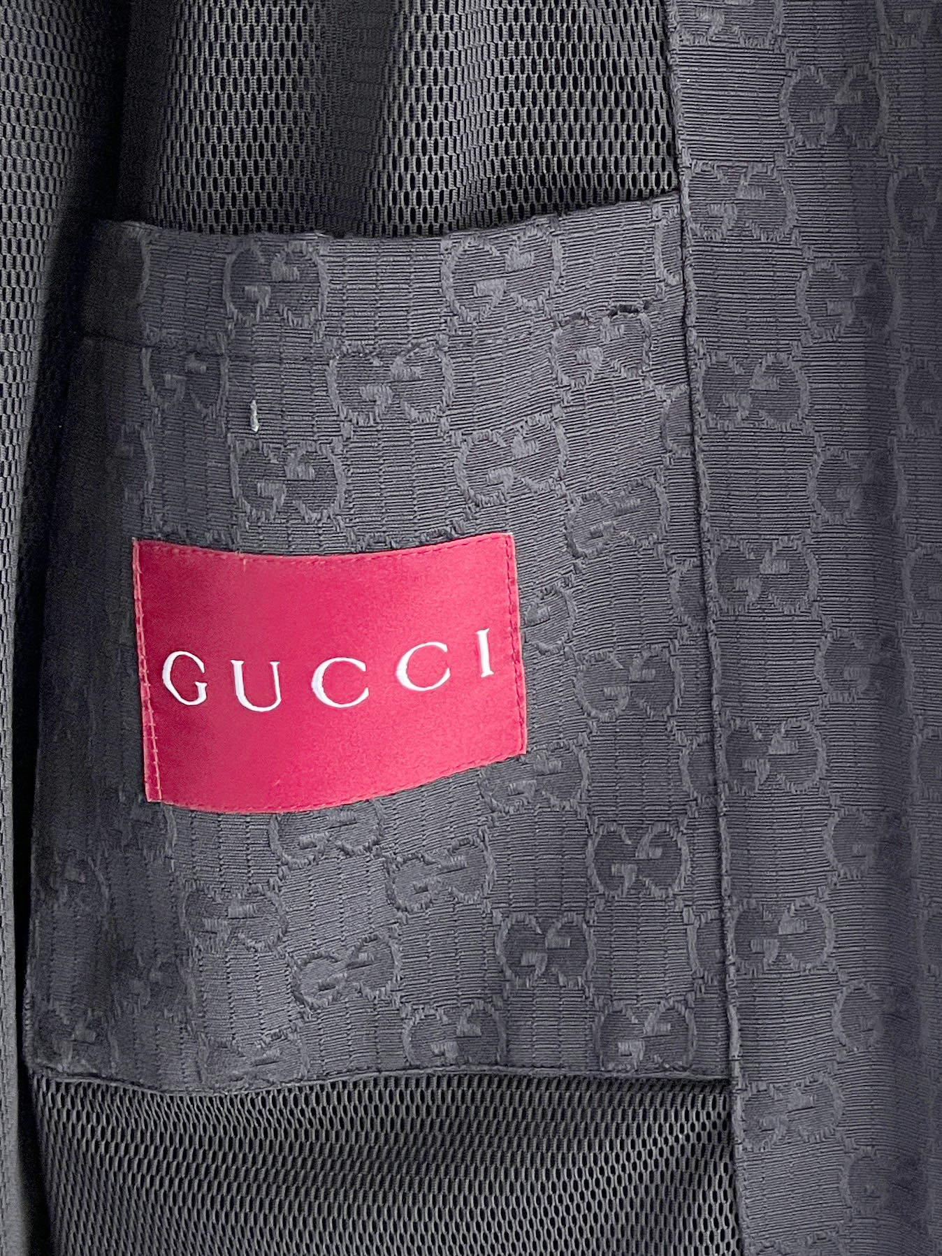Gucci高仿男士GG壓紋立領外套挺版結構冬季防風首選｜歐美奢侈品精品推薦