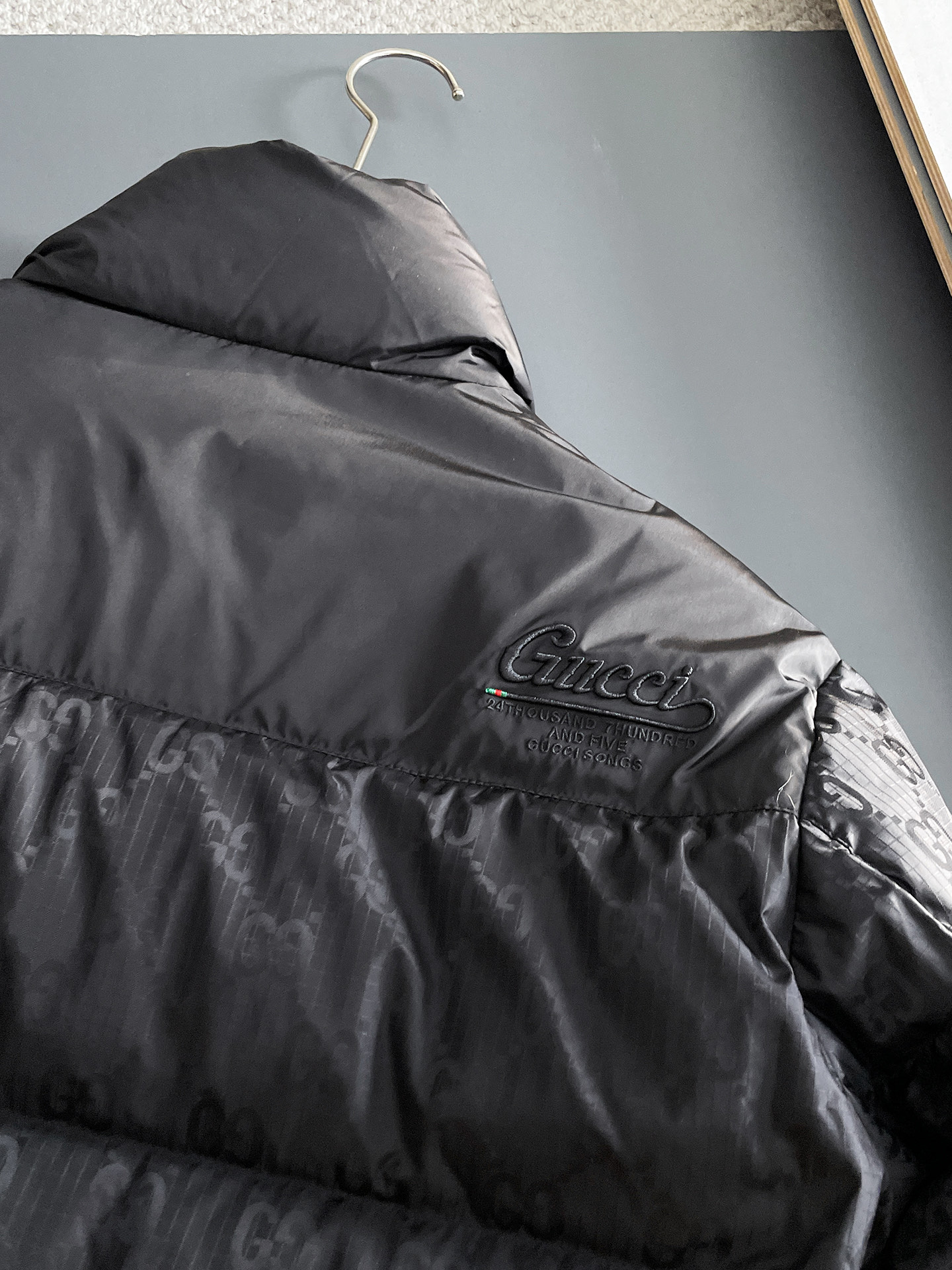 Gucci A貨男士羽絨外套黑灰拼接設計冬季街頭感｜歐美奢侈品精品推薦