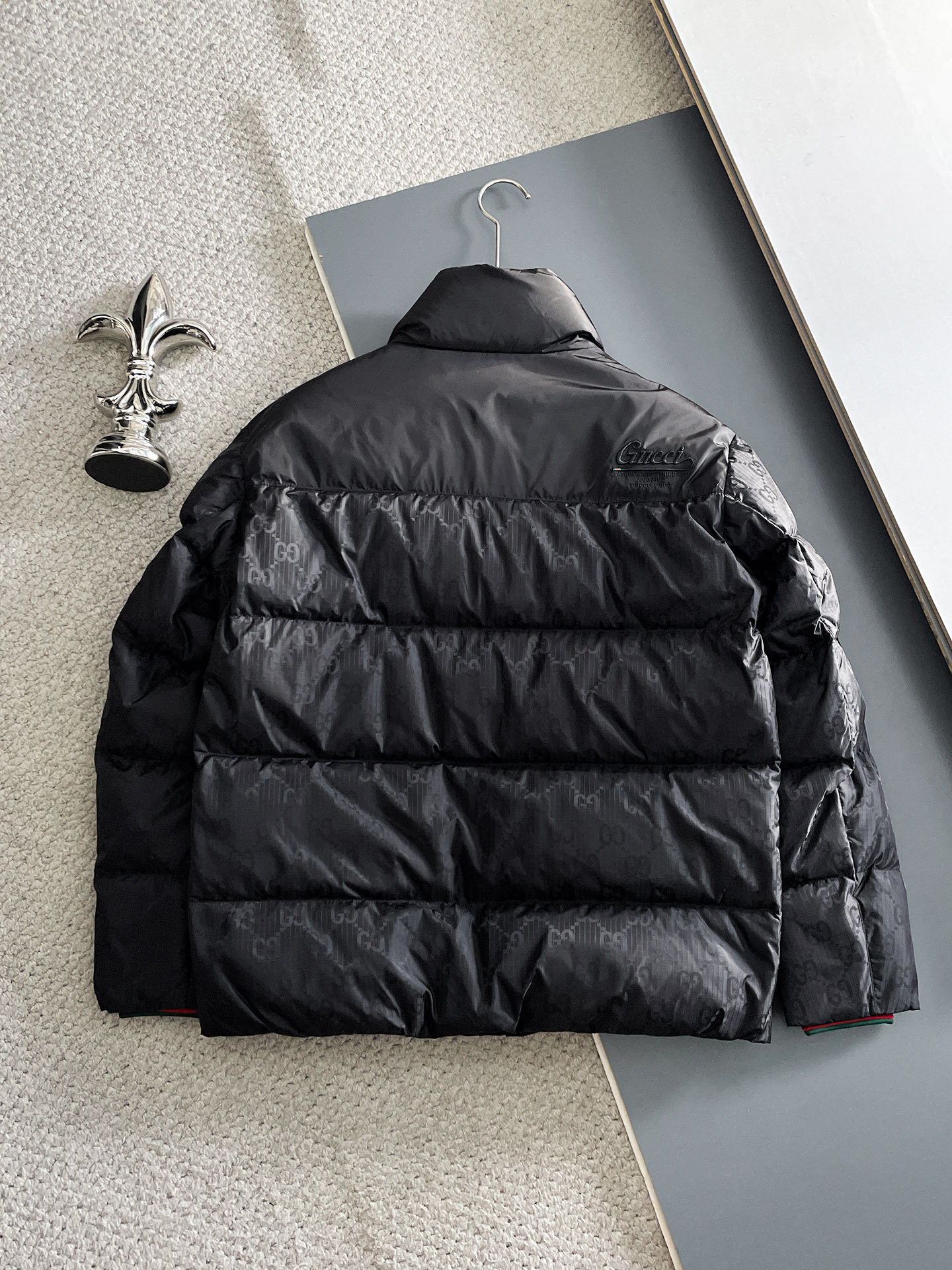 Gucci A貨男士羽絨外套黑灰拼接設計冬季街頭感｜歐美奢侈品精品推薦