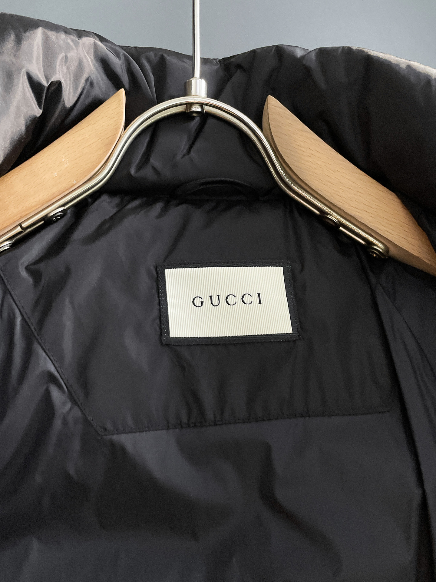 Gucci A貨男士羽絨外套黑灰拼接設計冬季街頭感｜歐美奢侈品精品推薦